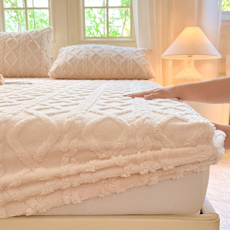 King Queen Size Diamond Pattern Bed Sheet Set, Soft Washable Fabric, Deep Pocket Design, Includes 1 Fitted Sheet and 2 Pillowcases #GLOBAL PICKS