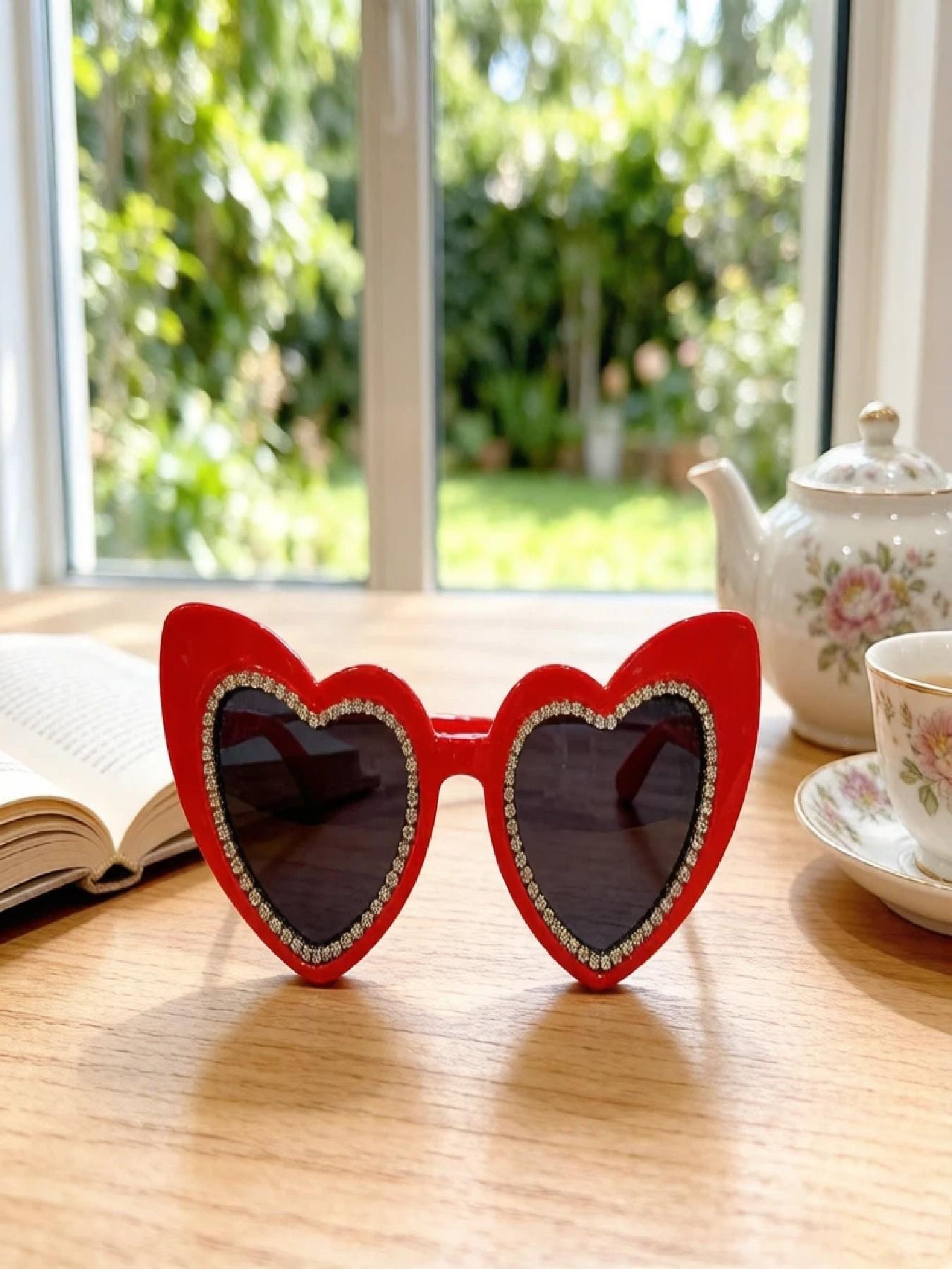 Rhinestone Heart Sunglasses, Perfect for Photoshoots, Dates, Music Festivals, Beach Vacations, Birthday Parties, Daily Wear