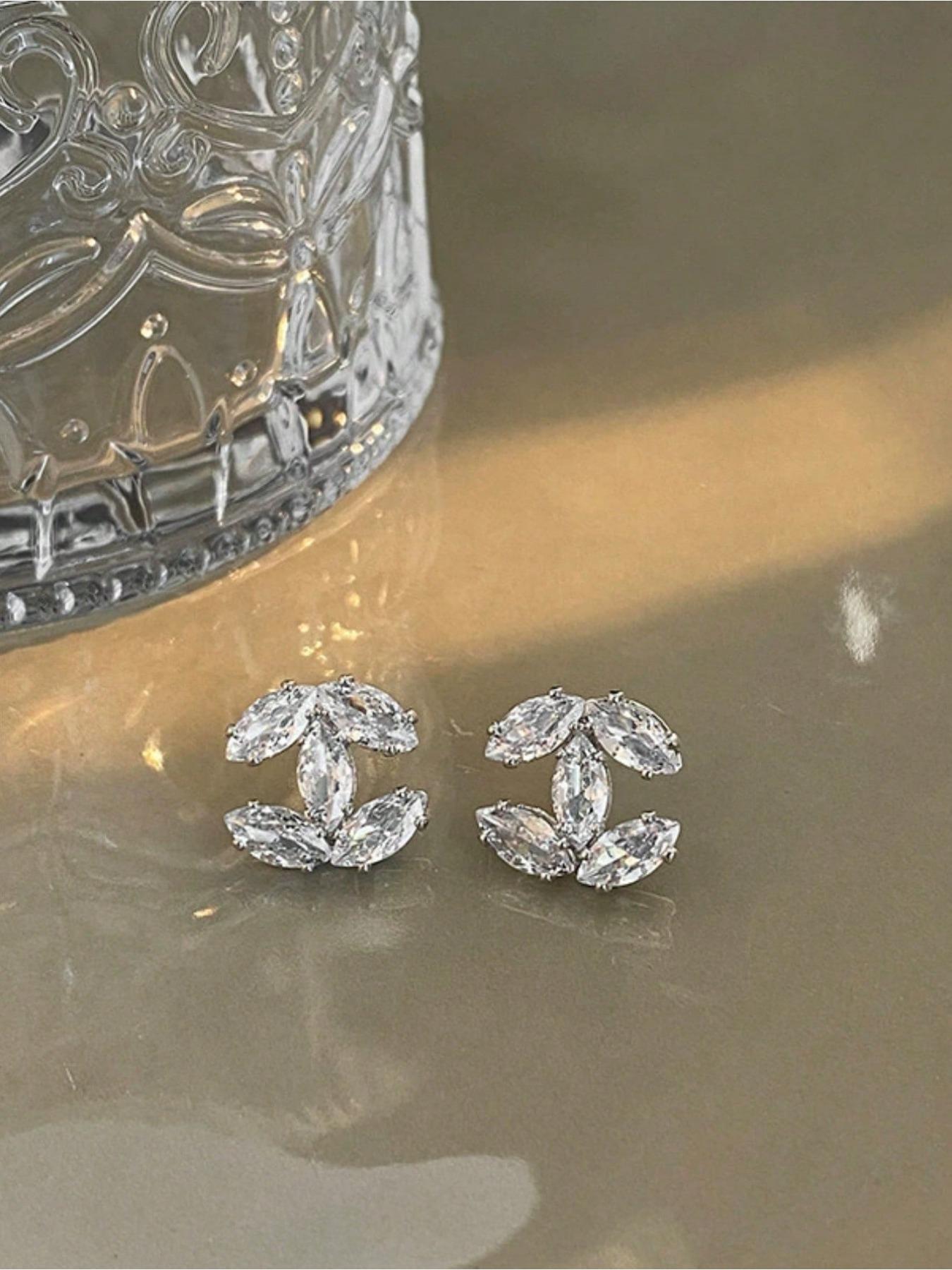 Elegant Zircon Stud Earrings for Women, Fashionable Minimalist Design, Perfect for Daily Commute, Versatile and Stylish Jewelry, Fashion Accessory