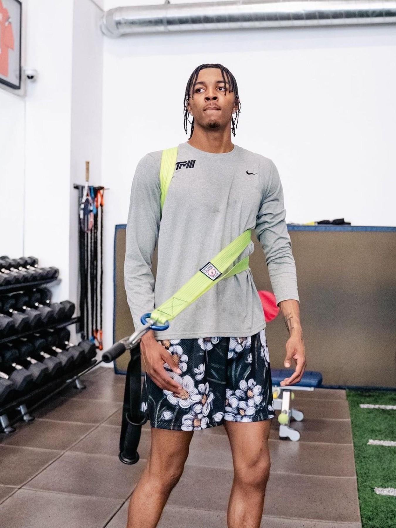 Ryoko/rain Casual Mesh Basketball Shorts for Men and Women, Summer Above-The-Knee Four-Quarter Pants, Elastic and Versatile