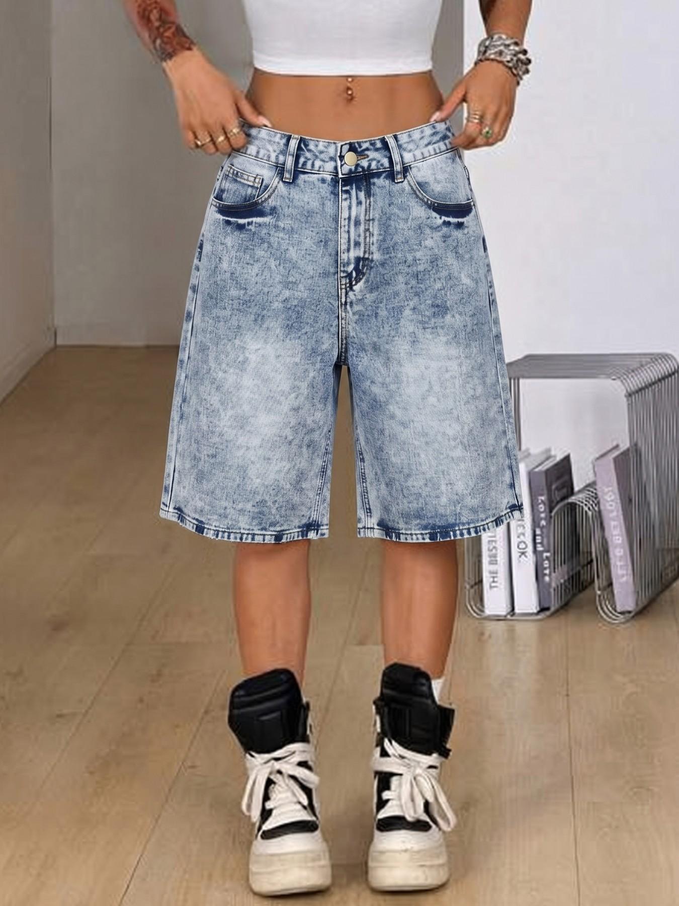 Women's Vintage Light Blue Washed Denim Shorts, Casual Five-Quarter Button Jeans, Slimming Fit, Perfect for Spring and Summer