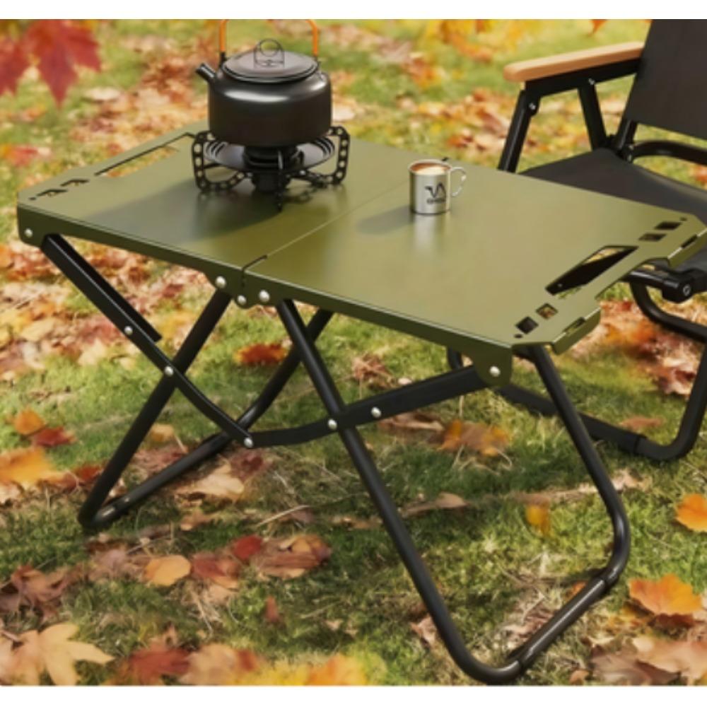 Portable foldable camping table, lightweight and easy to set up for outdoor use. It features a stable three-legged design, suitable for courtyards, picnics, barbecues and outdoor adventures.