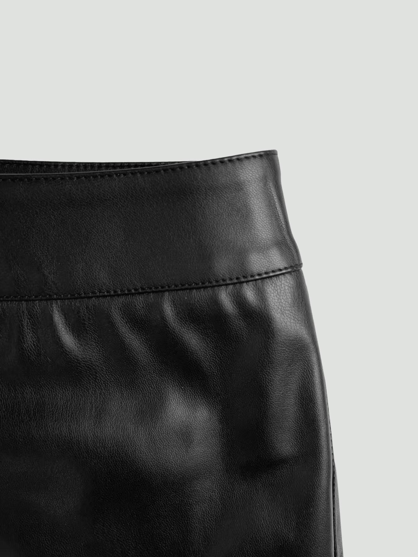 Women's Plain PU High-Waisted Button Closure Shorts, Womenswear, Fitted Casual Style, 1 Piece, Perfect for Everyday Wear