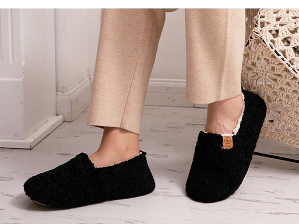 EverFoams Women’s Cozy Slippers – Soft Curly Memory Foam House Shoes, Lightweight Classic Slide with Polar Fleece Lining!