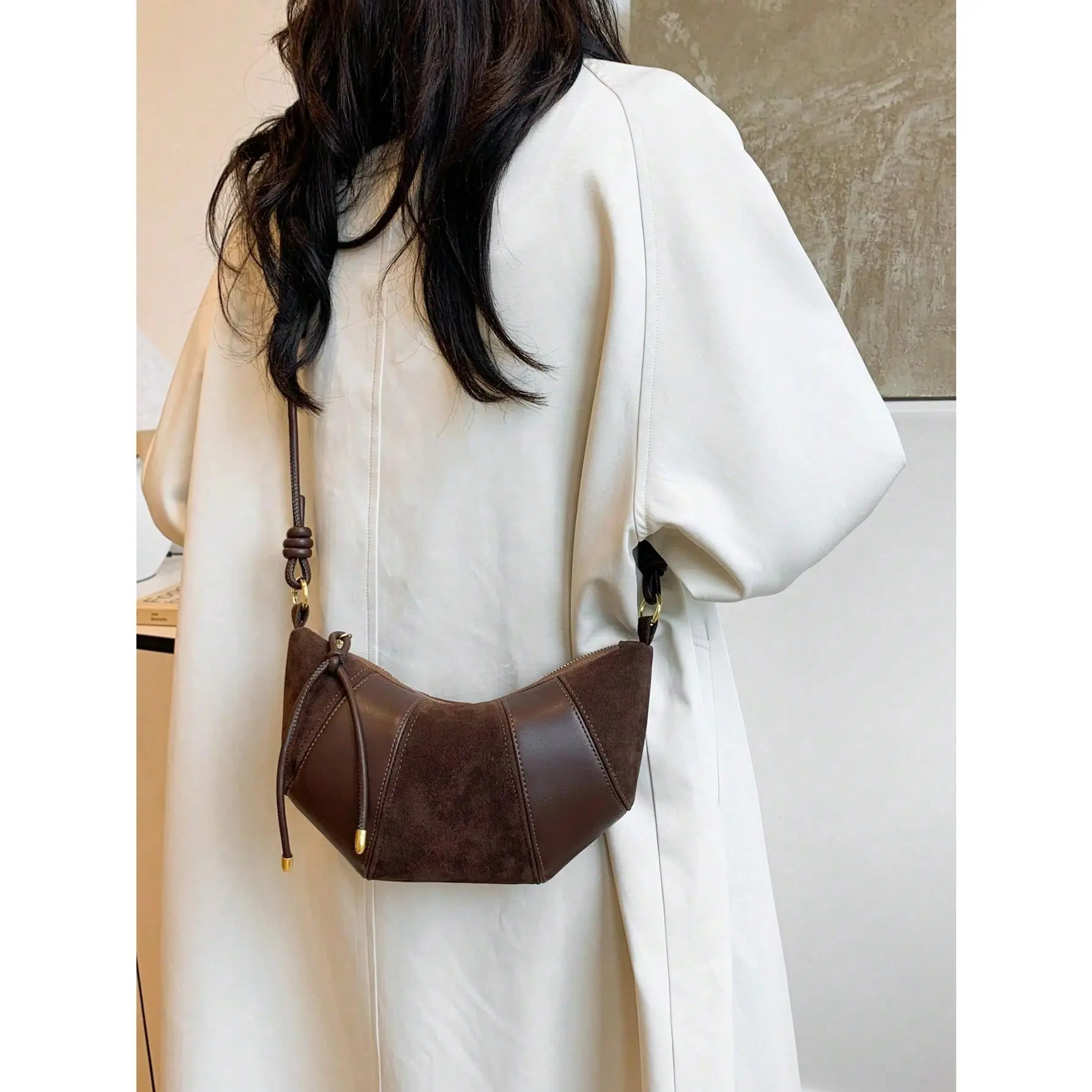 High-End Horn Suede Small Crossbody Bag, New Fashion Dumpling Bag, Highly Attractive Versatile ShoulderArmpit Bags