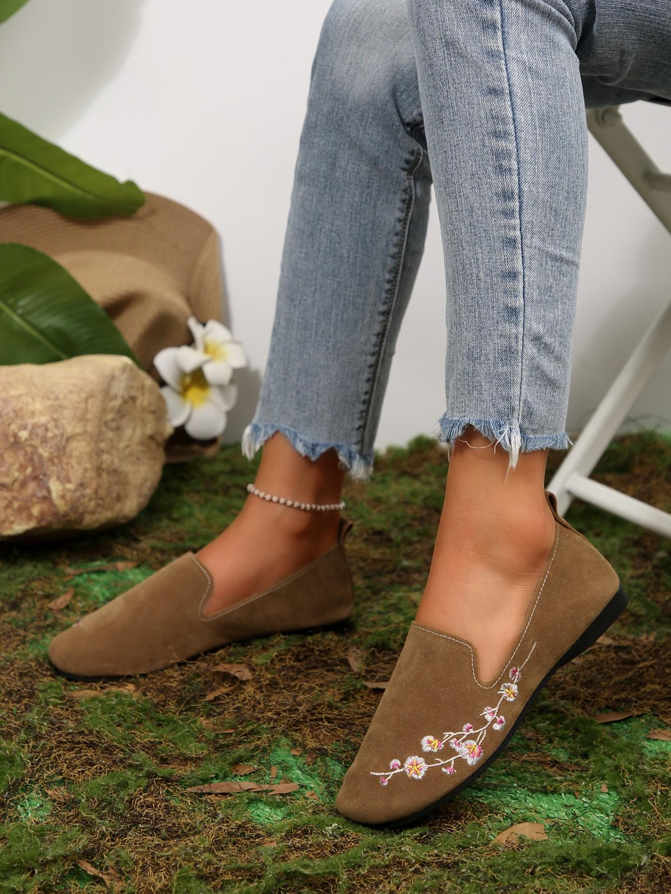 Women's Flat Shoes, Spring Summer New Arrival, Ethnic Style Vintage Low Top Embroidered Flowers, Soft Sole Mom Shoes, Casual PU Leather