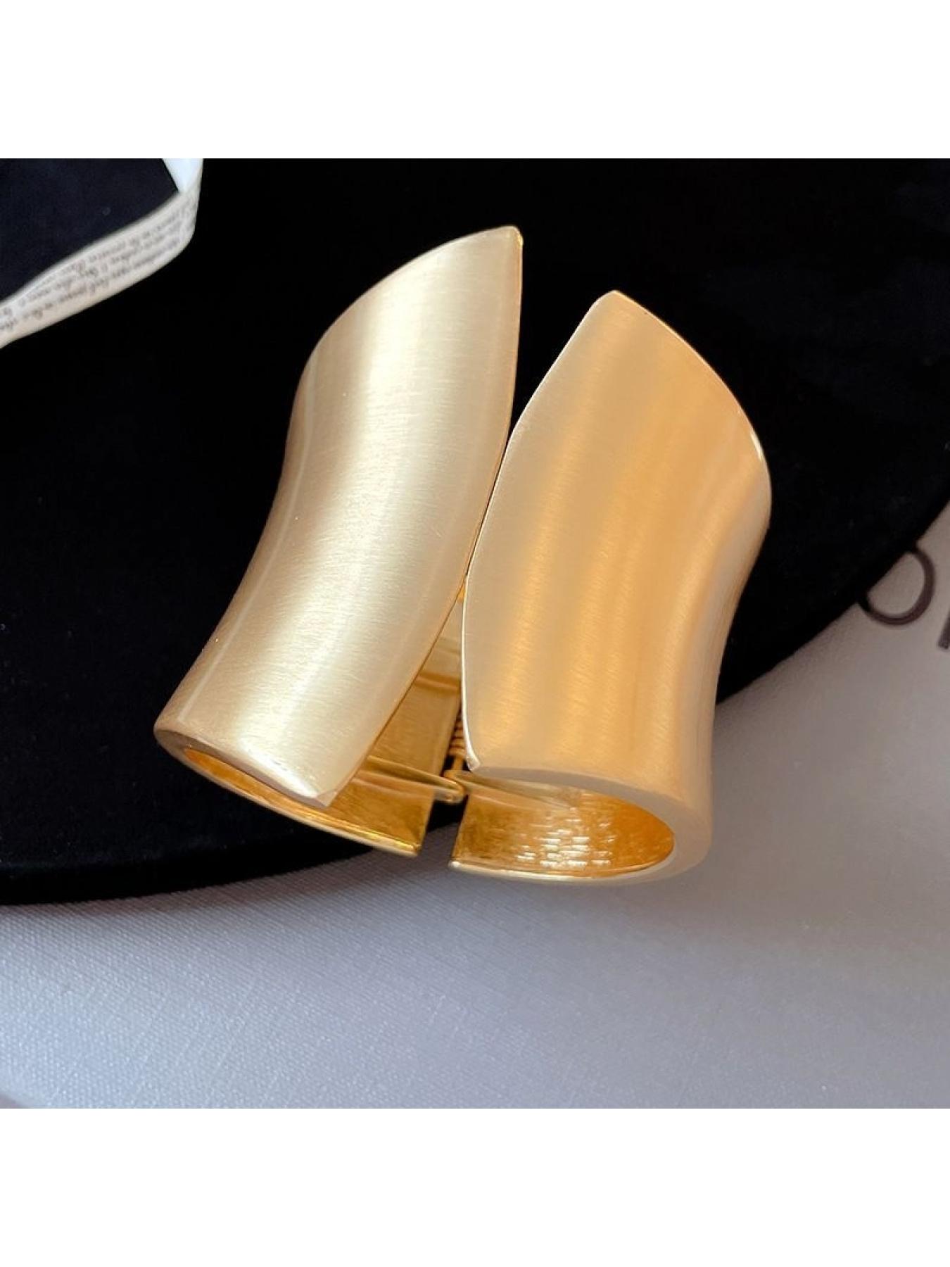 Openable electroplated metal bracelet, jewelry style, light luxury, high-end feel, personalized bracelet, randomly shipped, optional 3 pieces, 6 pieces