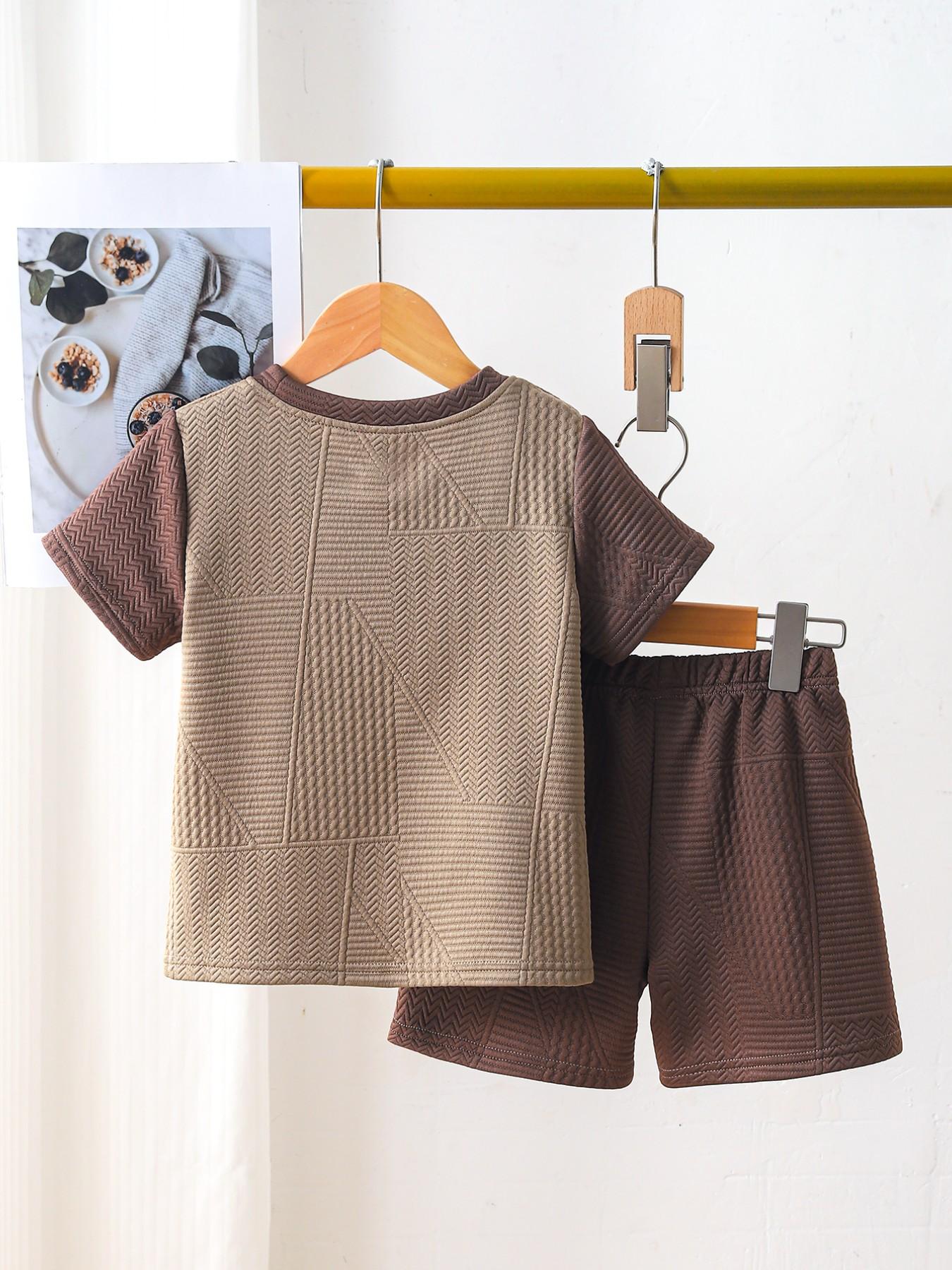 Boys' Summer New Set, Special Fabric Round Neck Short Sleeve with Casual Shorts, 2-Piece, Comfortable and Stylish