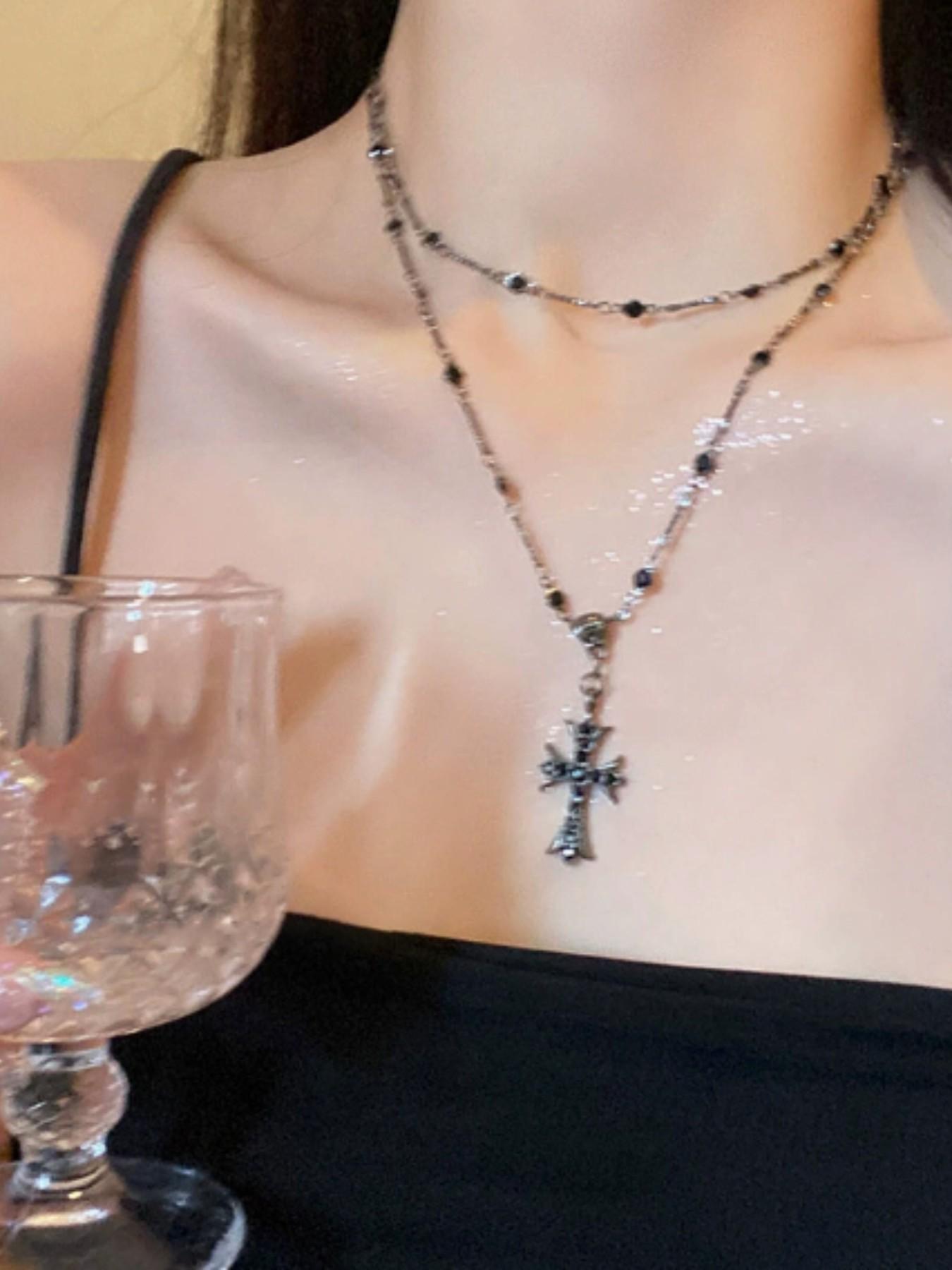 「Millennial Punk Cross Pendant Necklace for Women, Dark Gothic Style Choker, Retro Unique Sweet Cool Collar Chain, Versatile Wearable Jewelry」