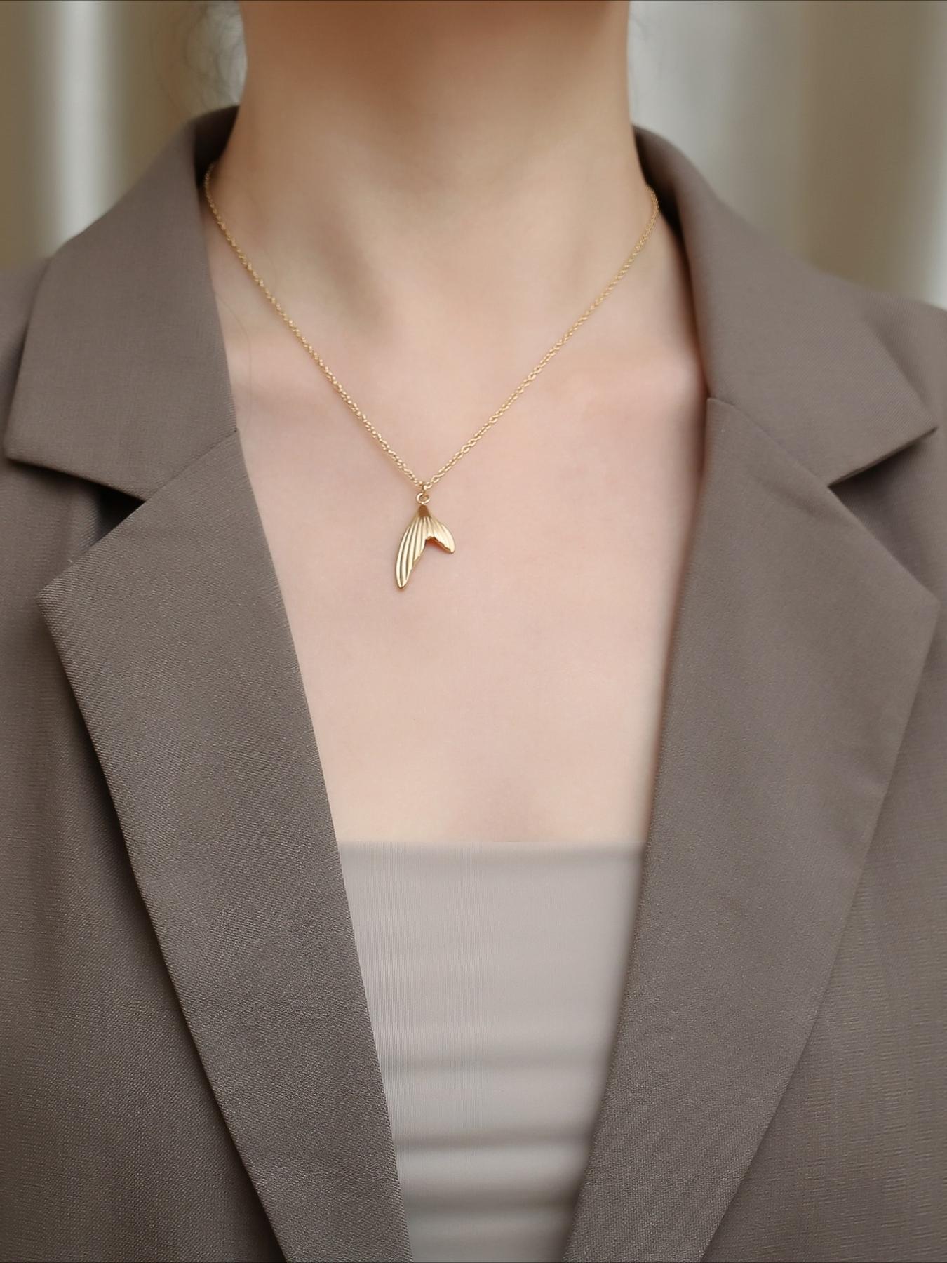 Extremely Simple Style Three-dimensional Fish Tail Stainless Steel Necklace, Seaside Vacation Atmosphere, Personalized Necklace, Versatile Necklace