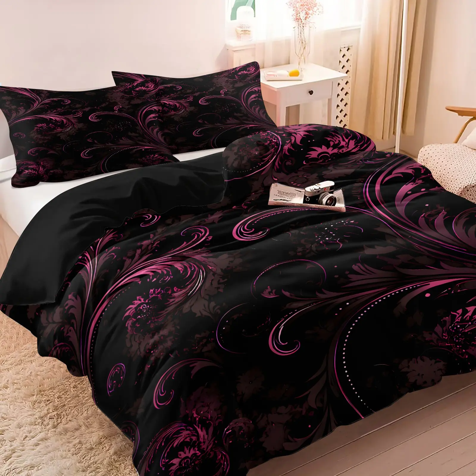 Black Background Magenta Baroque Scroll Duvet Cover Set (1 Duvet Cover +1‑2 Pillowcases), Soft Cozy Skin‑Friendly Breathable Bed Linen, Floral Swirl Print, Printed Bedding Set, Dark Gothic Aesthetic Bedding for Moody & Gothic‑Style Bedroom