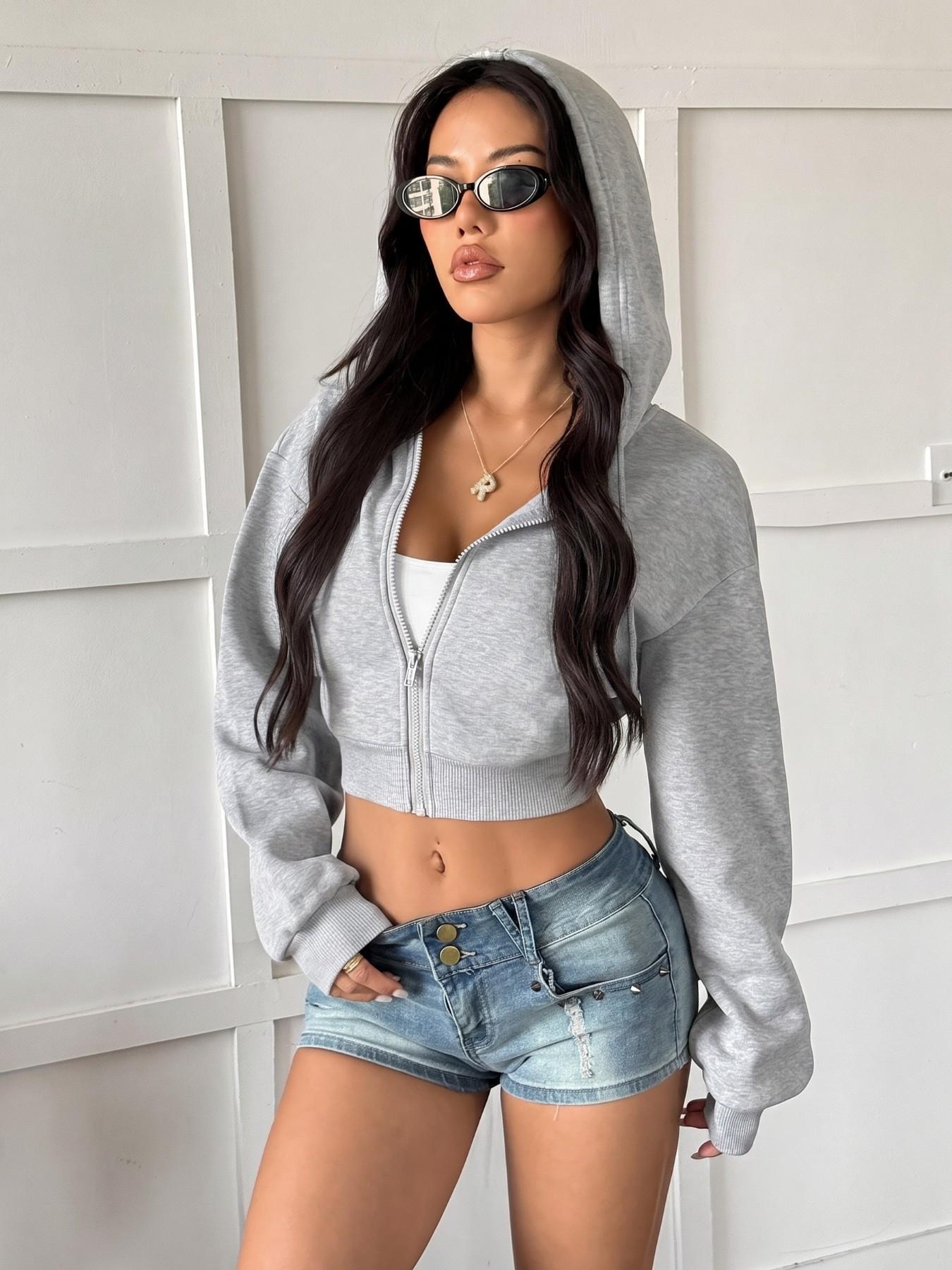 Women's zip‑up cropped hooded jacket, long‑sleeve full‑zip casual cropped hoodie, loose‑fit for everyday outerwear in autumn