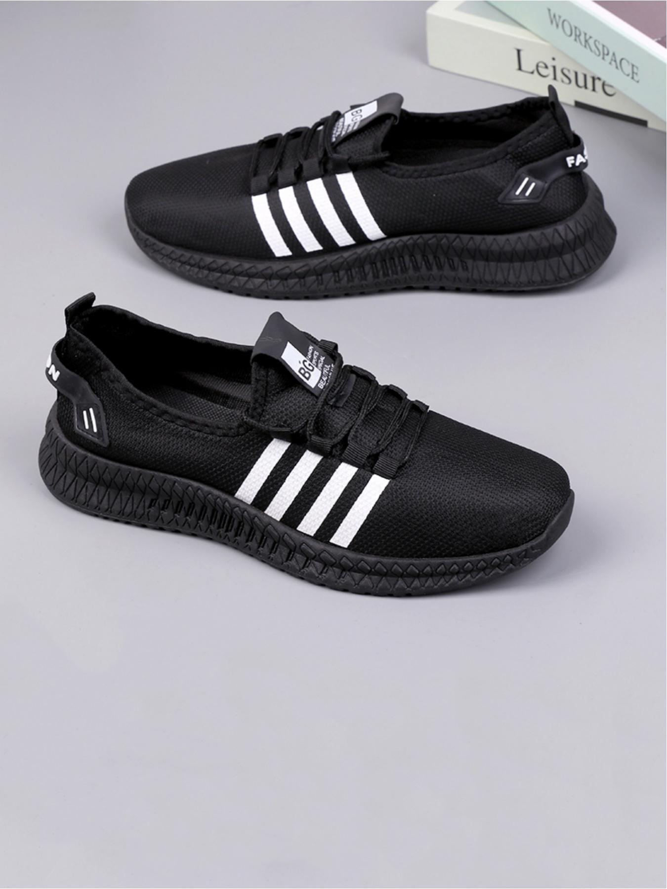 Men's casual sports shoes, lightweight wrapped in breathable material, classic striped contrasting design simple and fashionable, versatile color matching for daily use, styles that fit the foot shape, preferred for daily commuting and campus wear