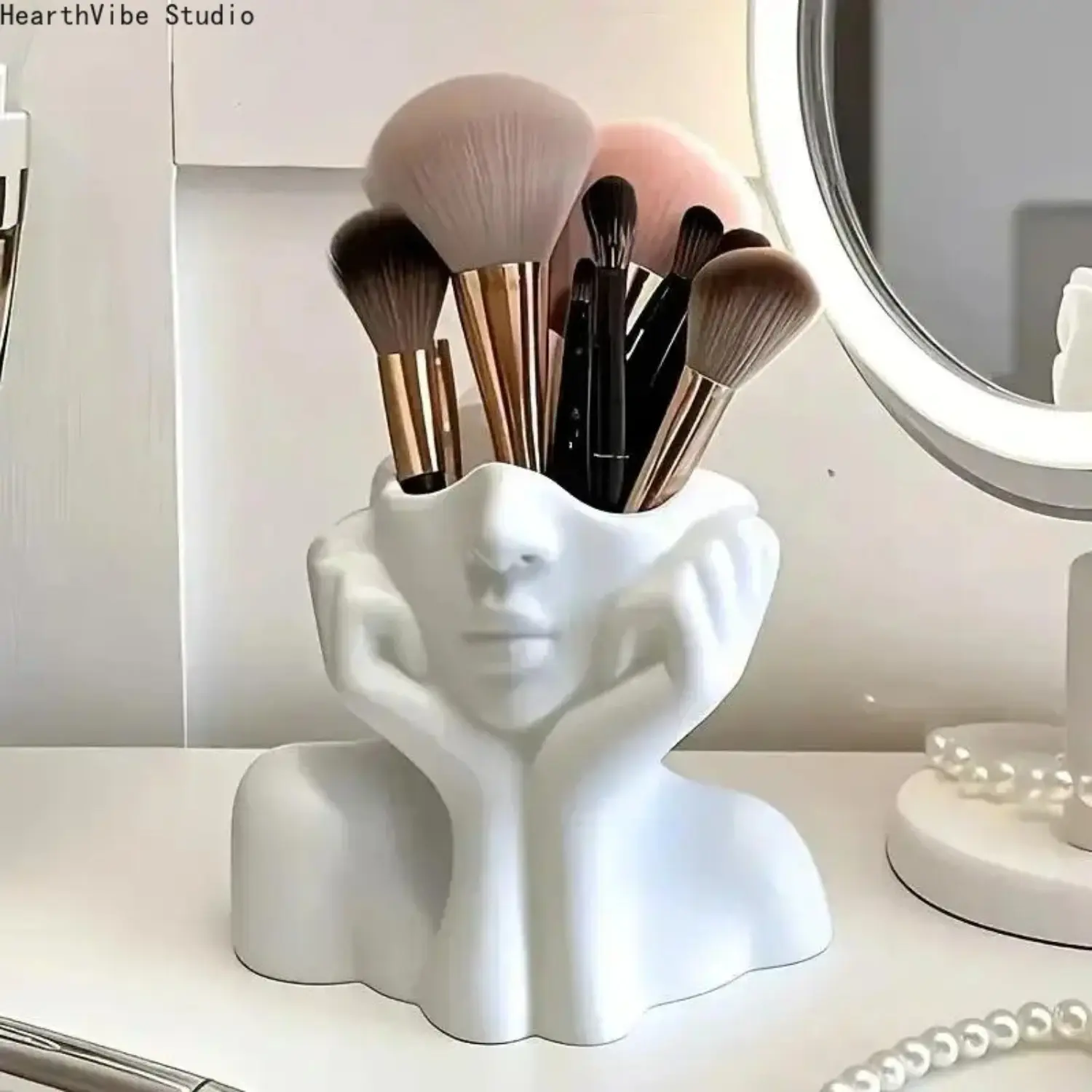 Decorative Face Makeup Brush Holder - No-Assembly Plastic Makeup Storage, Compact Rack with Stylish Look, Desktop Fit Vanity Organizer for Camping & Hiking Sports & Outdoor Beauty Supplies Tidying