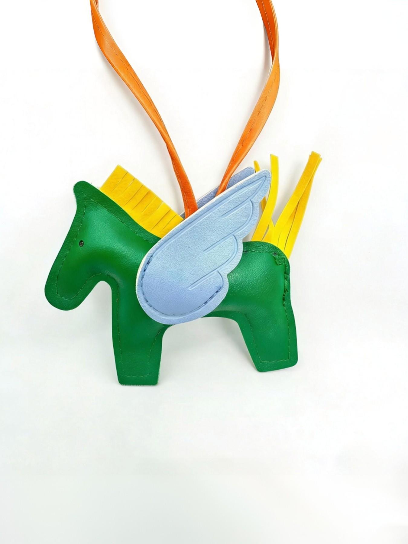 Cute Creative Wings PU Leather Keychain, Cartoon Horse Bag Charm, High-Quality Accessory, Perfect Gift Idea