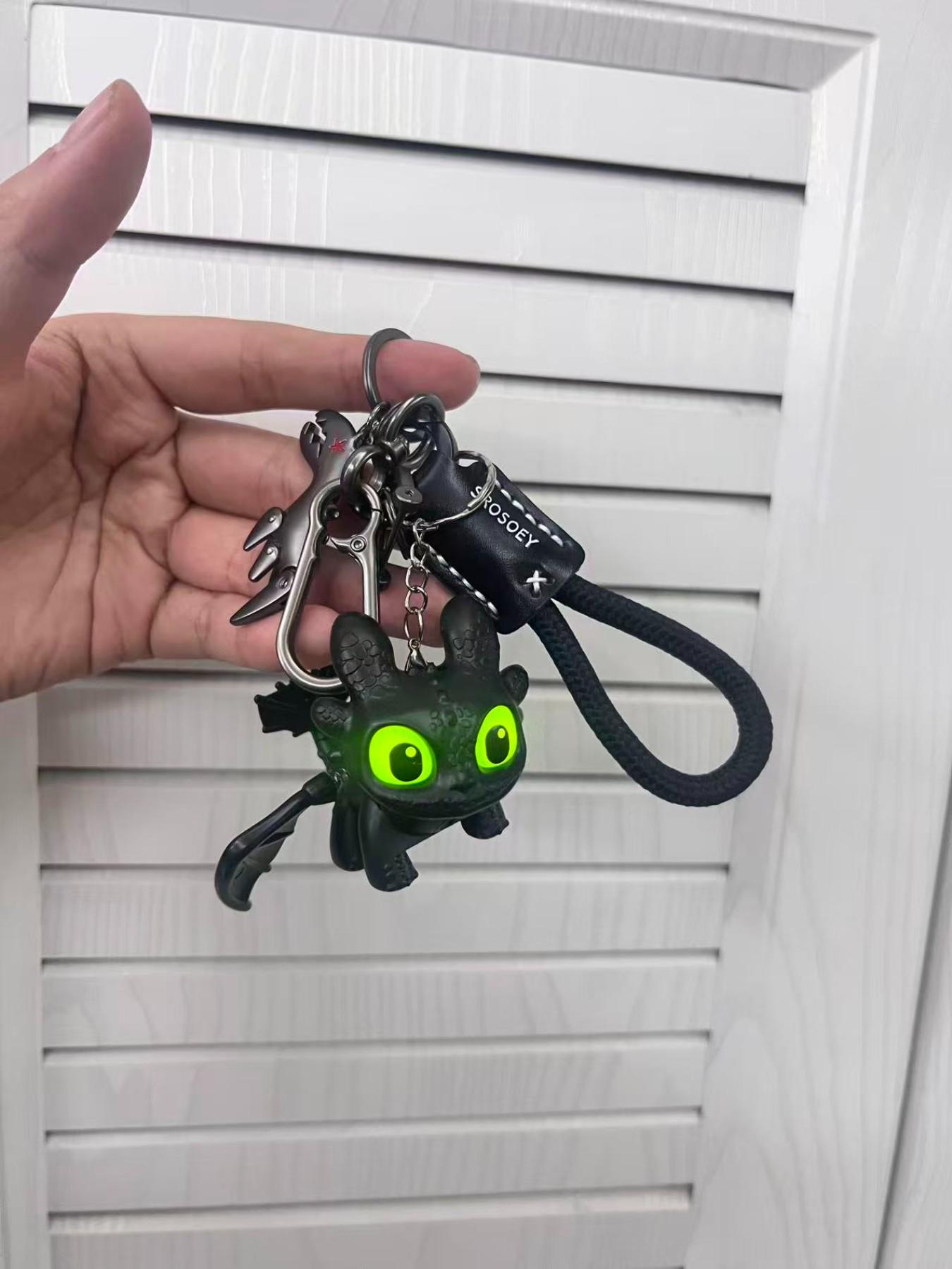 Luminous Dragon Trainer Toothless Keychain, Cute Movable Light-Up Pendant, Unique Gift for Birthday, All-Season Cartoon Style Accessory