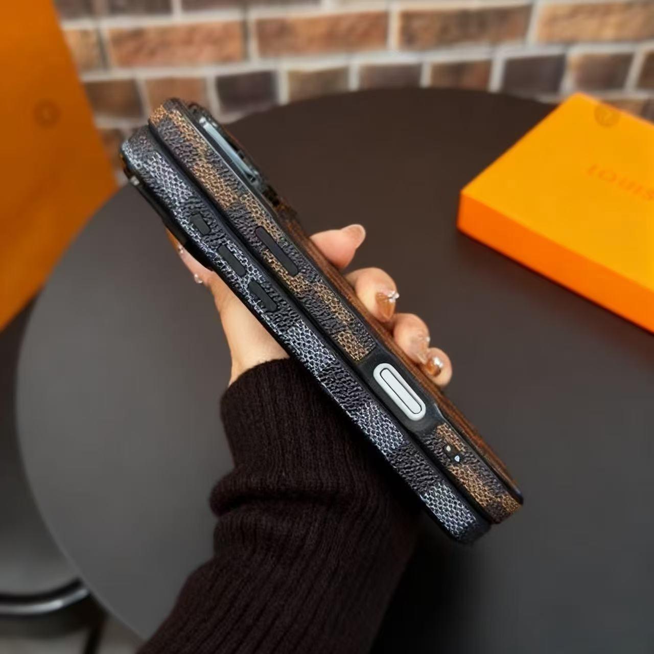 Luxury checkerboard phone case suitable for iPhone 17 Pro Max 16 15 14 13 Pro Max faux leather lens protection, streamlined design, precision molding, durable materials, technology enthusiasts, smartphone users