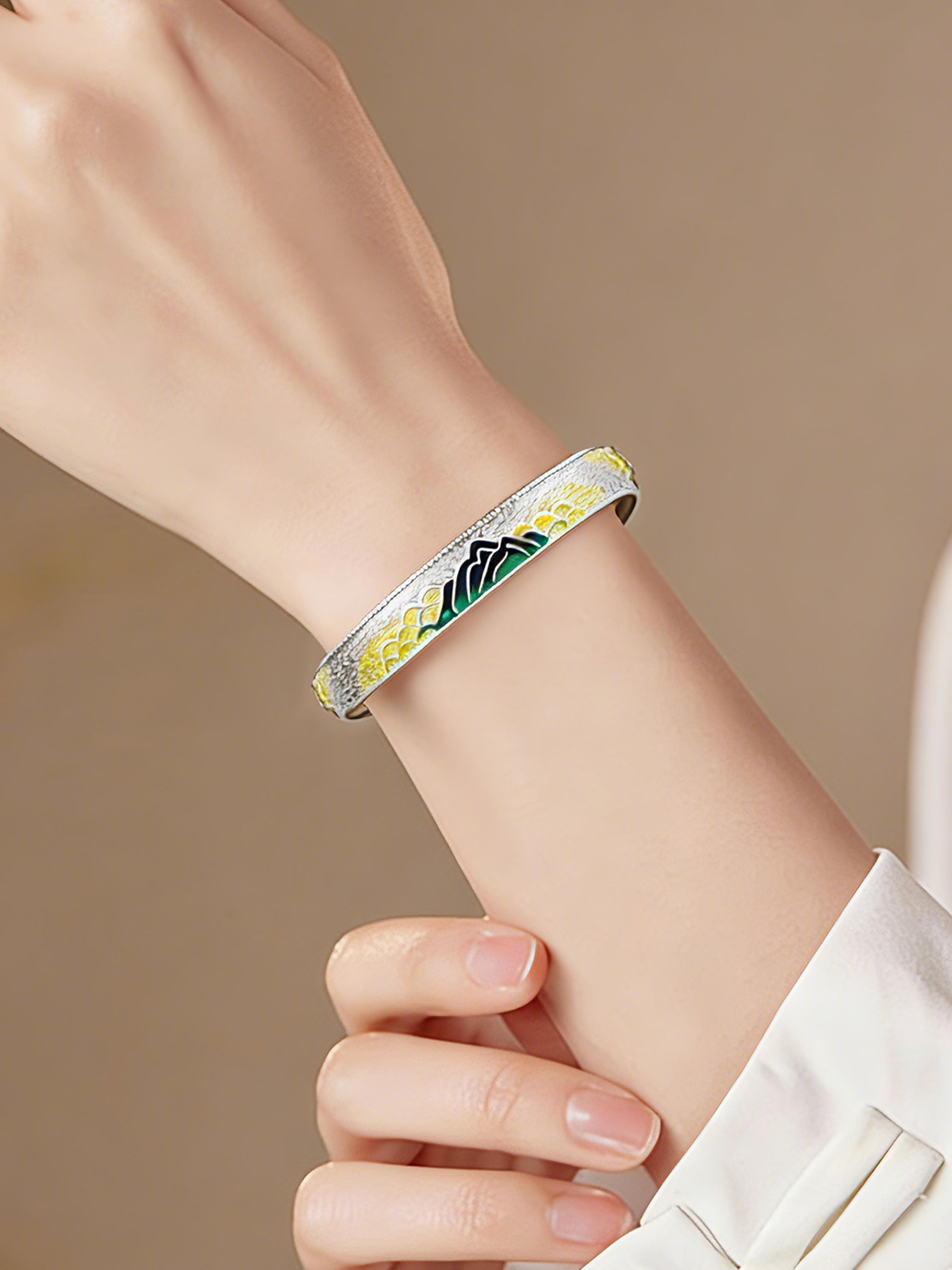 Enamel Craft Bracelet, Long-Lasting Color, Non-Oxidizing, Smooth Texture, Elegant and Versatile, Perfect Gift for Holidays and Birthdays