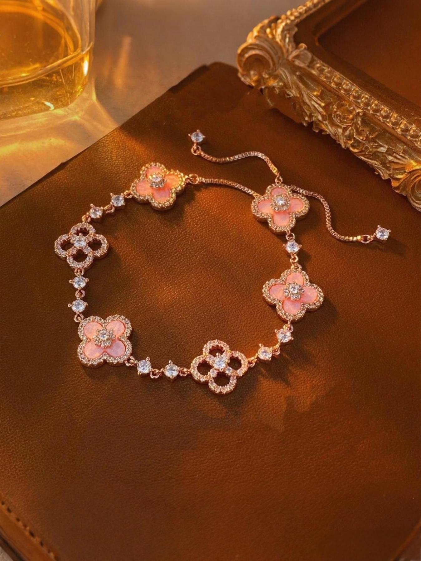 Women's Four-Leaf Clover Bracelet, Allergy-Free Alloy Waterproof Bracelet with Adjustable Fit, Multicolor Options