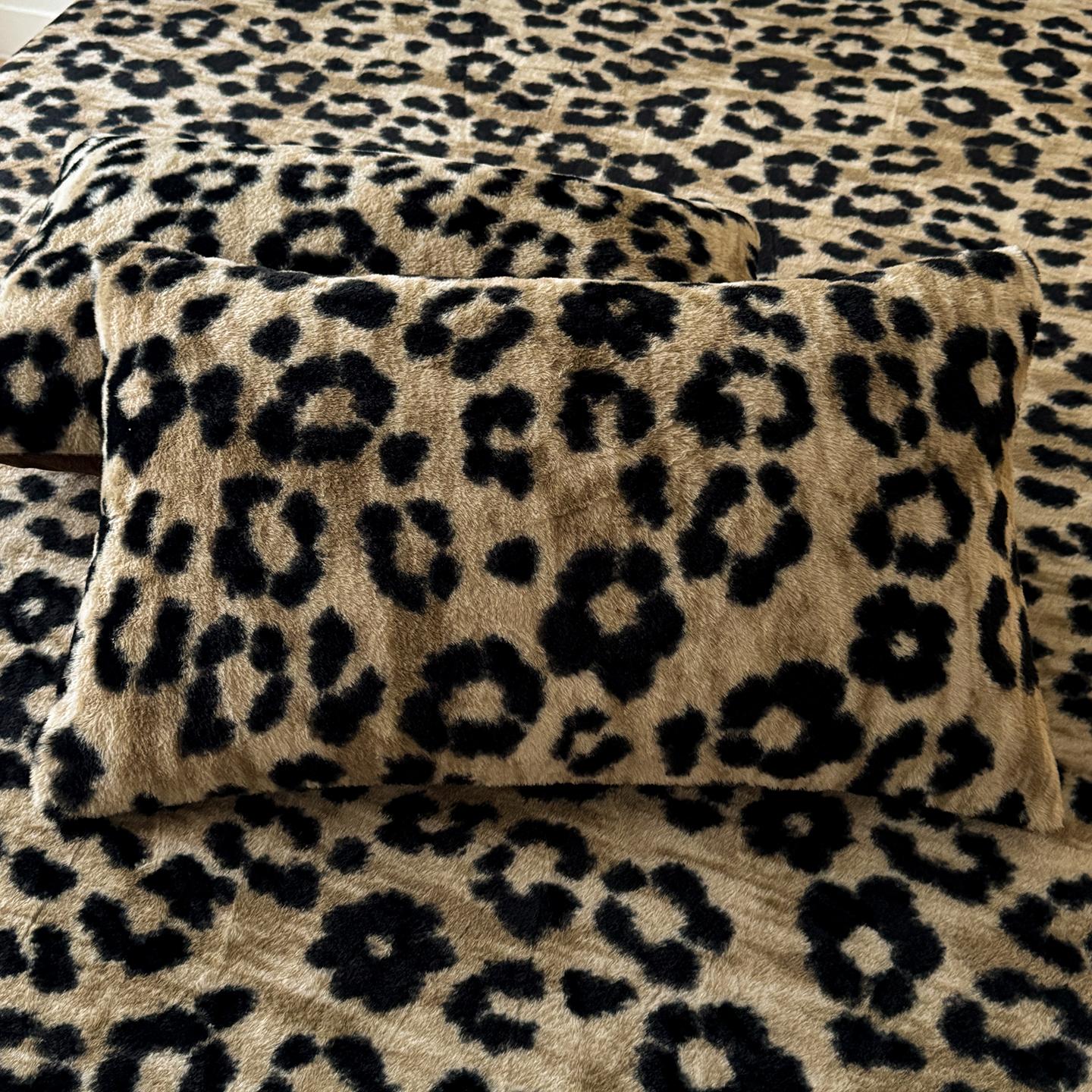 Faux Rabbit Fur Leopard, Tiger & Butterfly Print Fitted Sheet 3-Piece Set – Luxurious, Soft & Warm Solid Color Bedding, Premium Set (Includes 1 Fitted Sheet + 1/2 Pillowcases), All-Season, Perfect for Bedroom, Dorm, Sofa, Cozy Christmas Gift