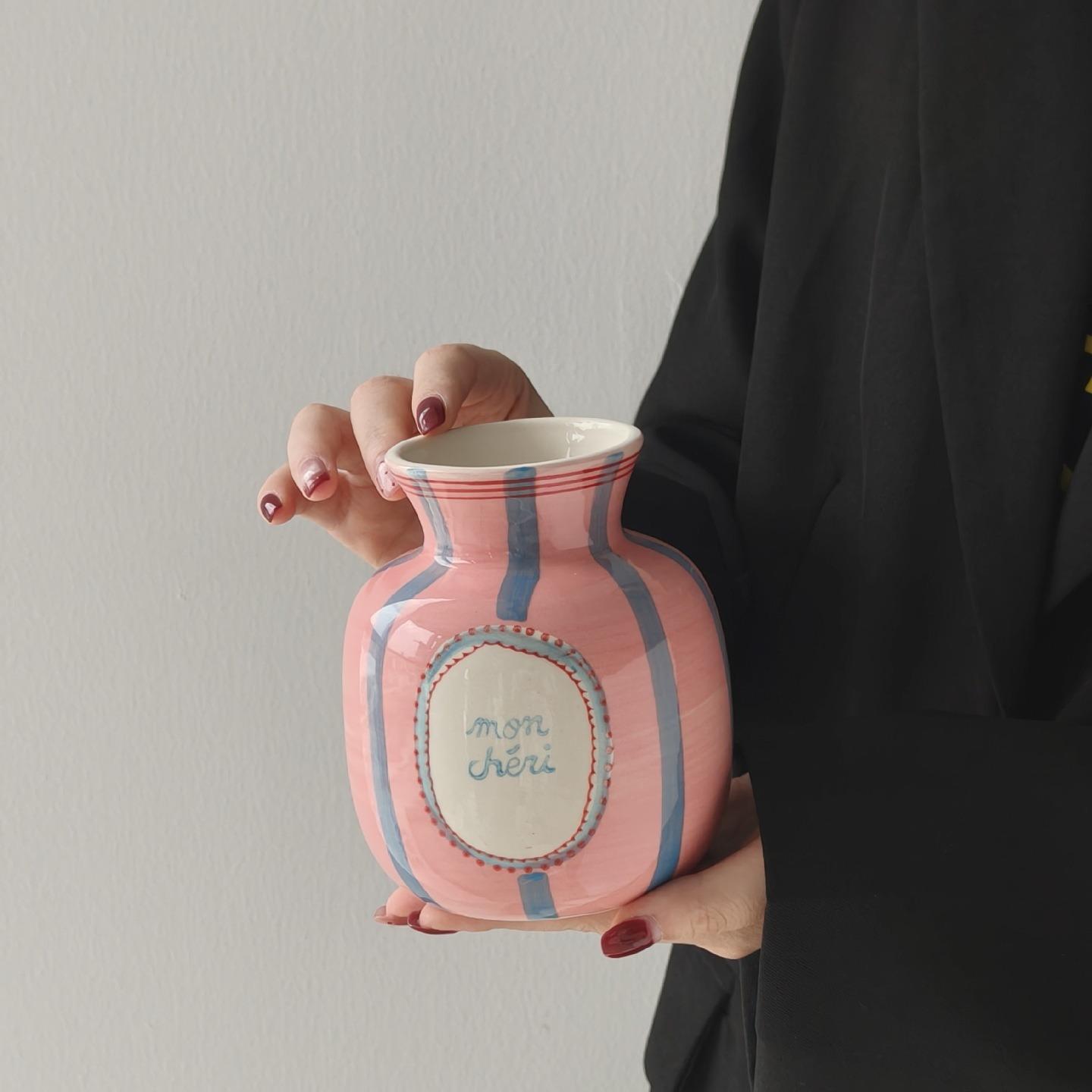 Hand-Painted Irregular Ceramic Vase, Heart Pattern, Home Decor Ornament, Small Flower Vase for Living Room, Unique Gift Idea