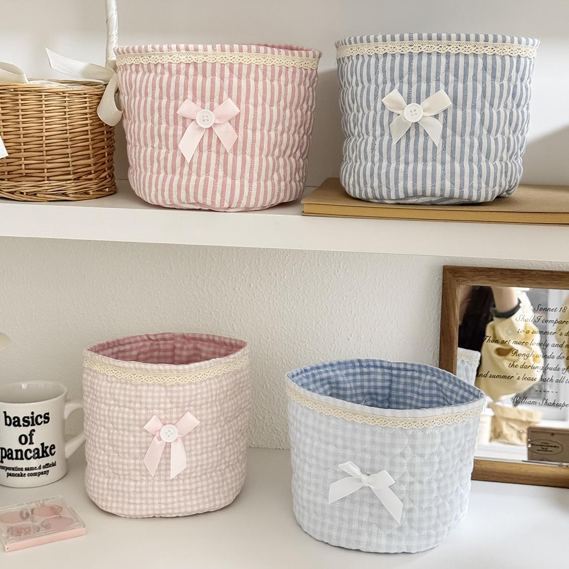Cute lace bow patchwork storage basket, round fabric desktop organizer box, Instagram-style plaid print storage bin, soft padded makeup storage box, attractive pink bow storage bucket, foldable desktop storage basket