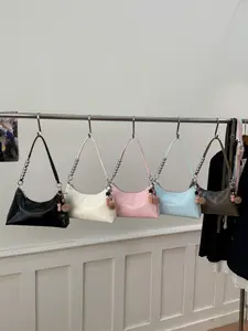 Luxury women's bag brand designed shoulder crossbody bag, elegant and high-end, retro and fashionable, suitable for commuting, versatile and stylish baguette bag, with accessory pendants! Multiple colors available, ideal for Mother's Day gifts