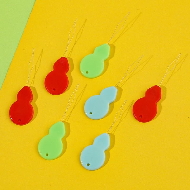 3-Pack Plastic Thimble Set, Durable & Vibrant Colors, Ideal for Hand Sewing & Machine Embroidery, Perfect for Crafting Projects