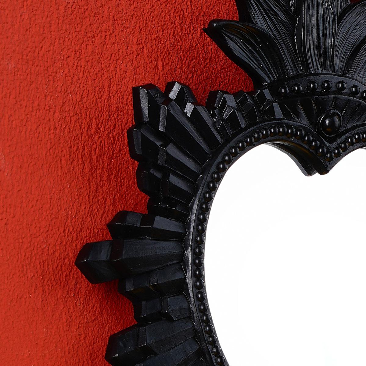 1pc Golden and Black Flame Heart-Shaped Decorative Pendant, Resin Sacred Heart Hanging Ornament, Suitable for Religious or Home Wall Decoration, Photography Props and Theme Party Decoration