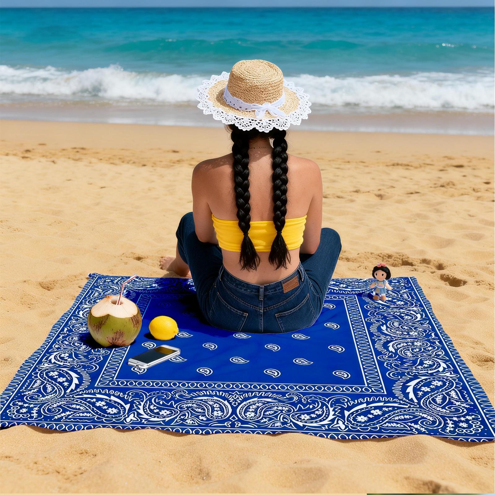 American Streetwear Paisley Beach Towel, Classic Bandana Motif, Quick Dry Water Absorbent No Fading, Ideal for Summer American Retro Camping Outdoor Leisure Use