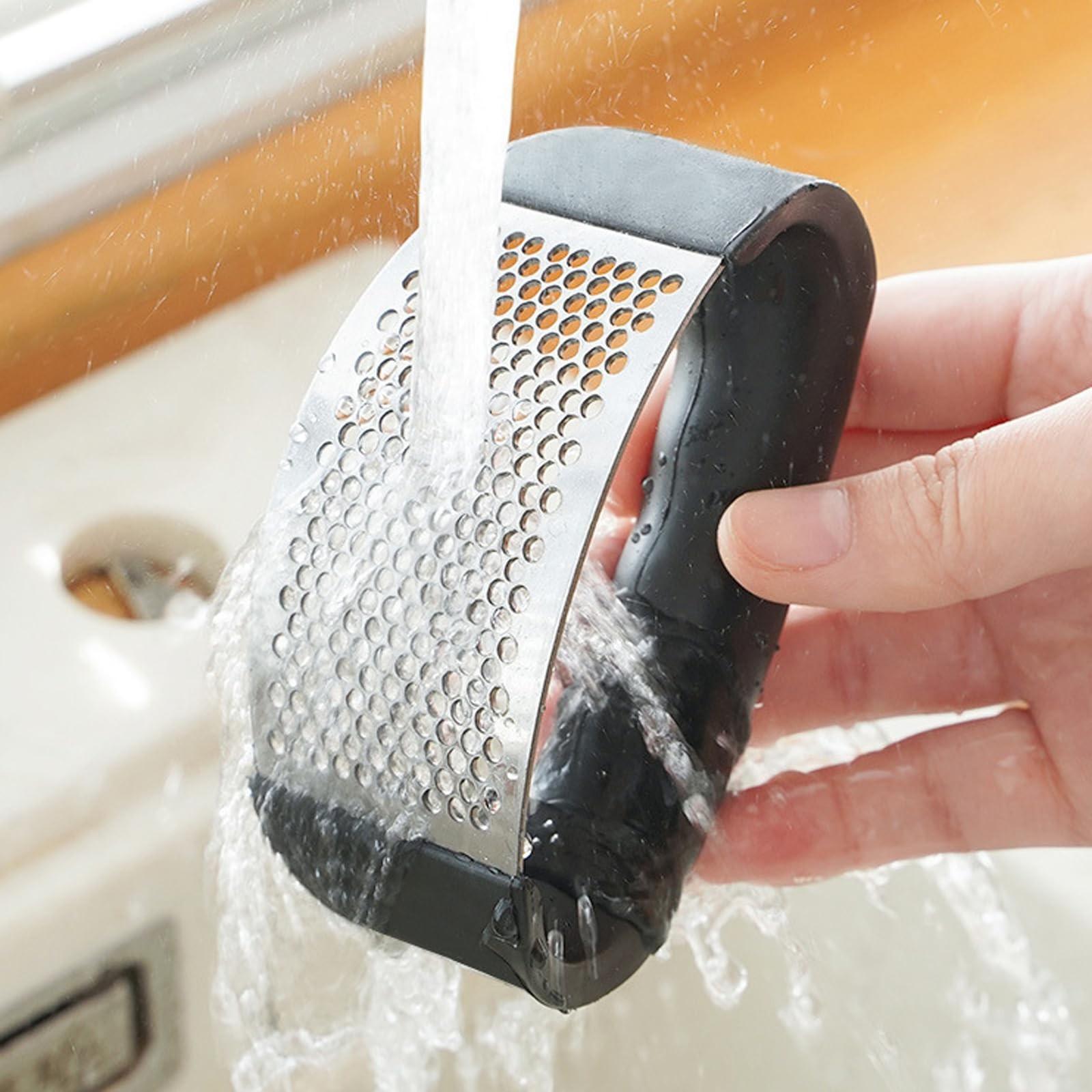 Manual Garlic Press with Handle, Stainless Steel Rolling Garlic Crusher for Effortless Cooking, Portable Kitchen Tool for Home Use