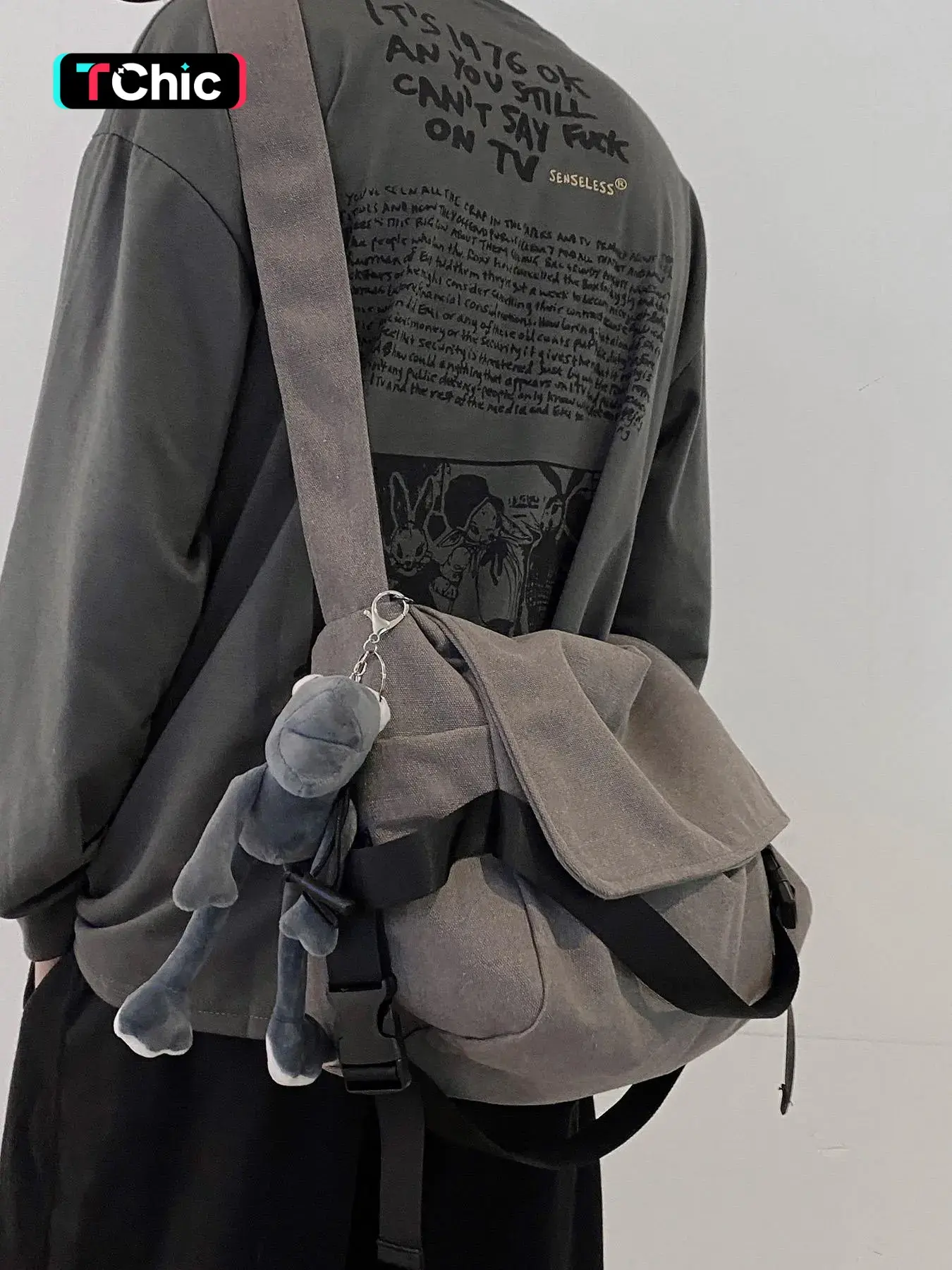 Men's Plain Canvas Crossbody Bag, Solid Color Trendy Versatile Crossbody Bag with Cartoon Charm, Large Capacity Daily Commuting Shoulder Bag for Work & School, Adjustable Shoulder Bag, Fashionable Crossbody Bag, Stylish Crossbody, Stylish Crossbody Bags