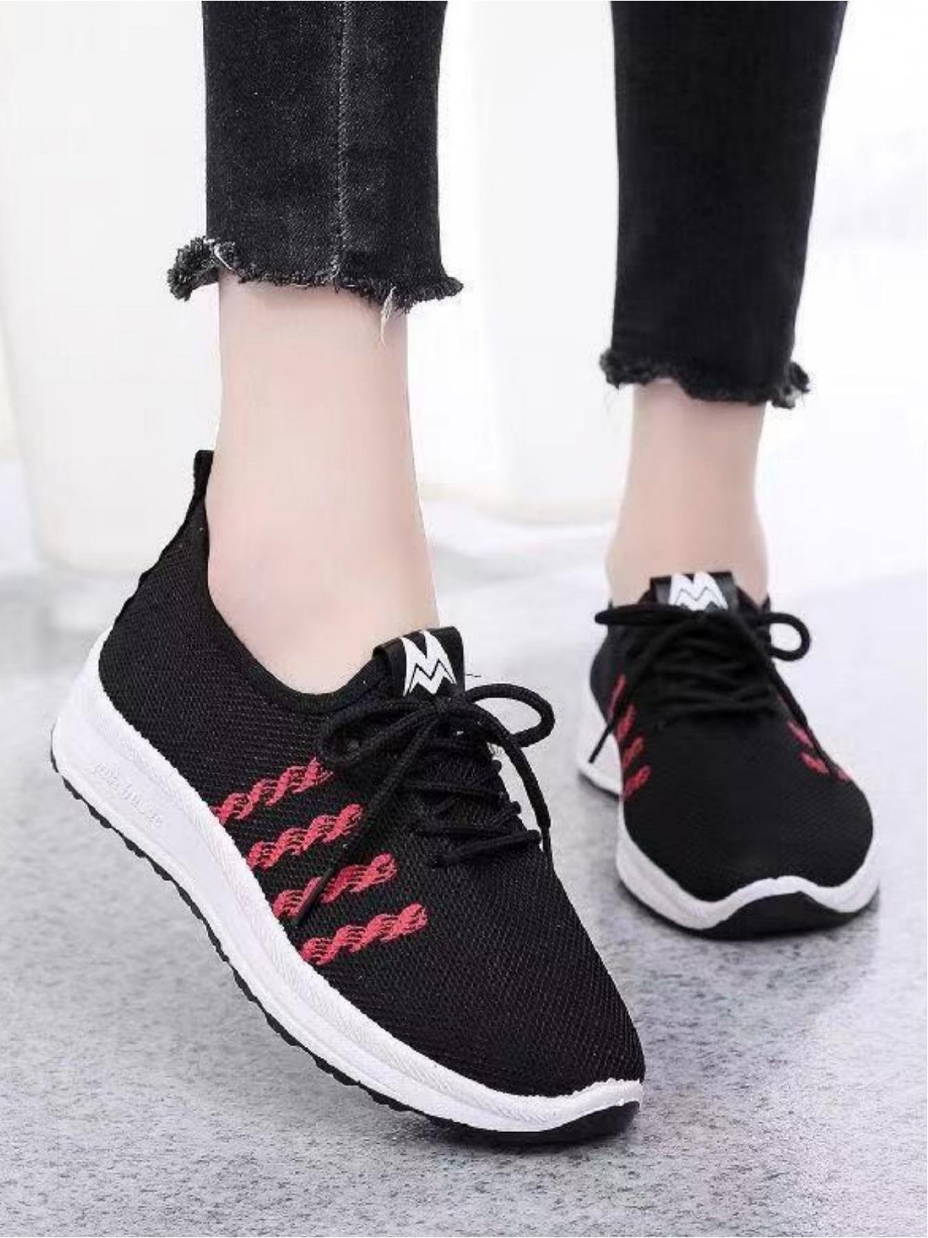 Ladies' casual sports shoes, breathable and comfortable, with a simple lace up low cut design that is lightweight and easy to wear, suitable for daily commuting, leisure running, fitness, hiking and other sports scenes