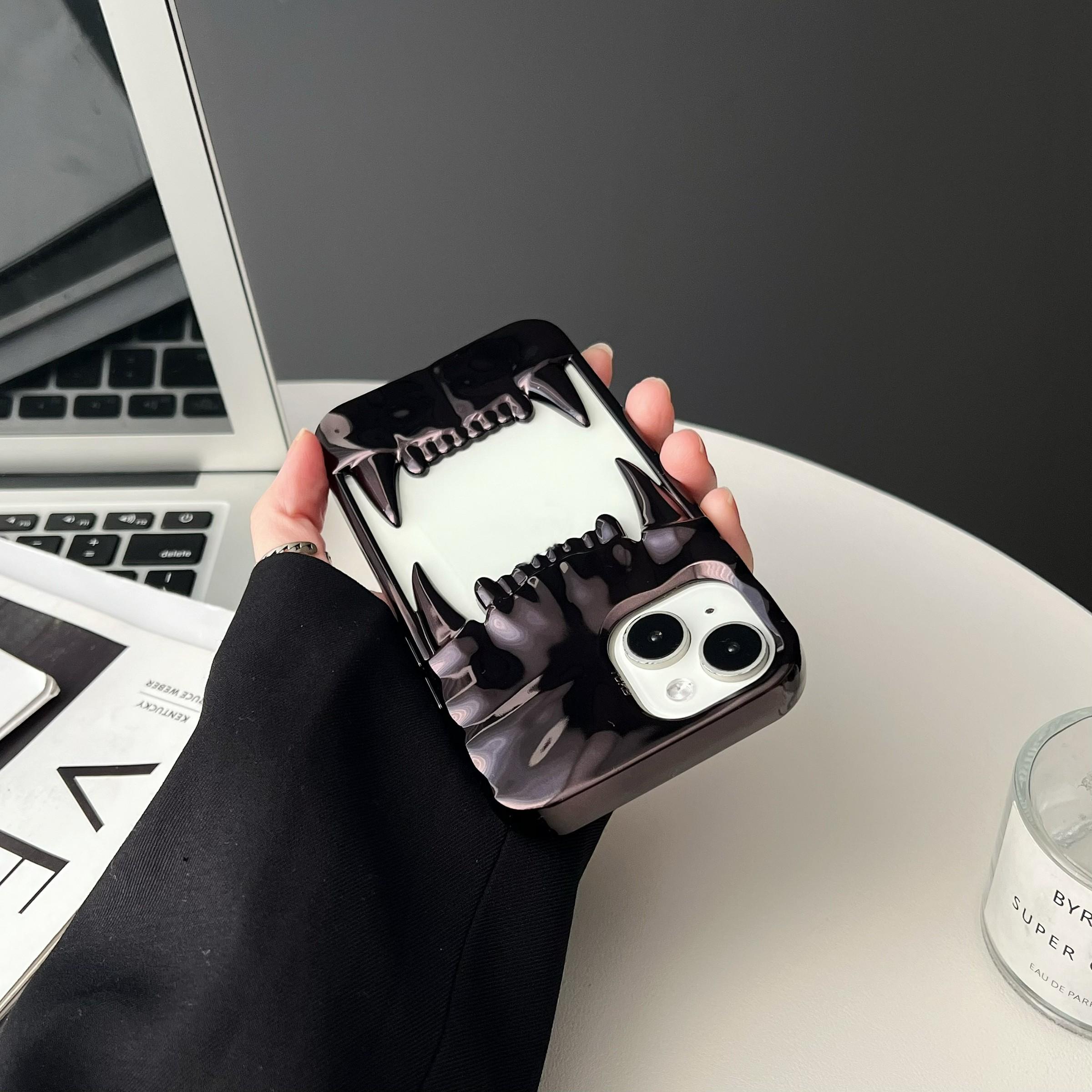 Fashion Cool Electroplated Silver Black Skull & Fangs Design, Imitation Metallic Glossy Hollow Heat Dissipation Soft Protective Case For iPhone 11 12 13 14 15 16 17 Pro Max, Creative Holiday Gift Phone Case For Men, Women, Kids and the Elderly