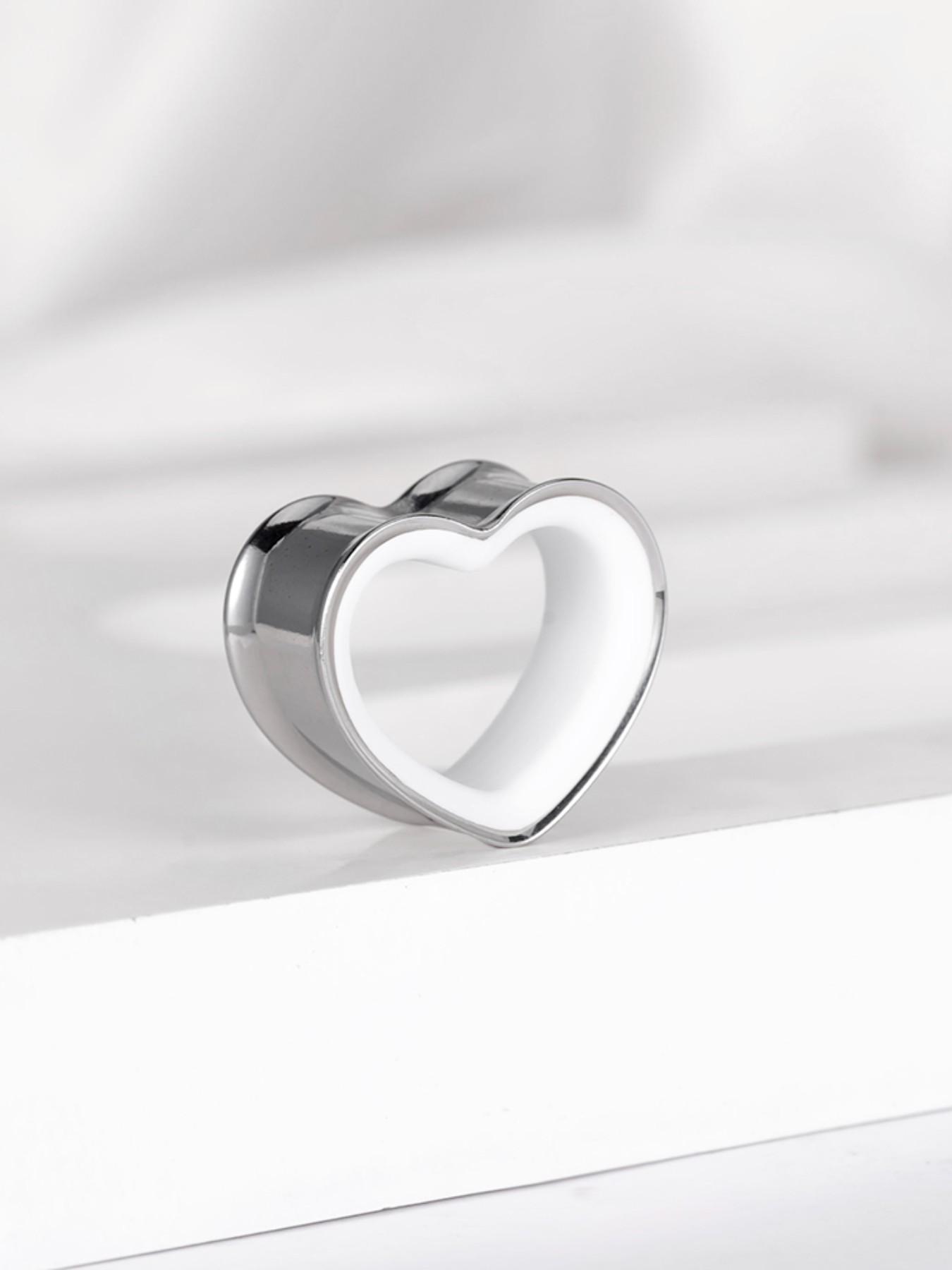 Vanku 2pcs 316L Surgical Steel Heart Shaped Ear Gauges, Hypoallergenic Double Flare Plugs, Y2K Body Piercing Jewelry for Stretched Ears