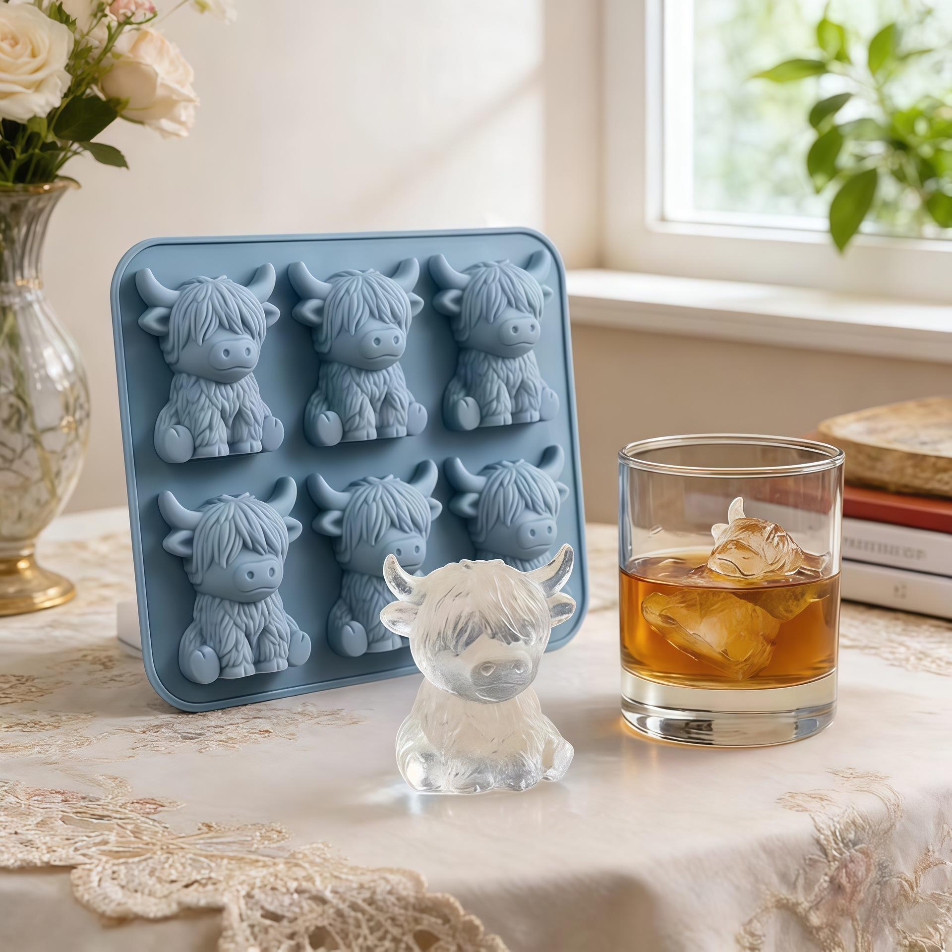 Highland Cow Model Quick Freeze Silicone Ice Tray, Durable Plastic Mold, Perfect Ice Cubes for Juice, Home Bar Accessories