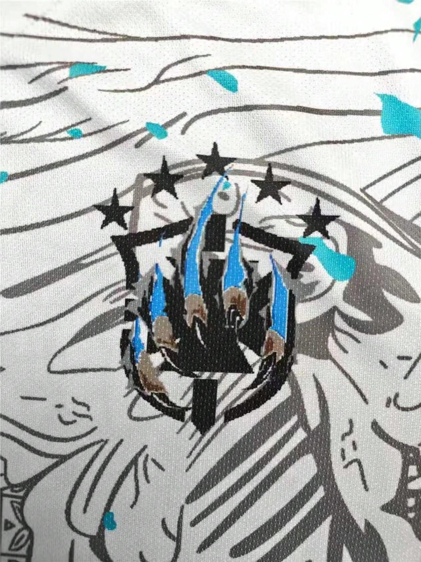 Brazilian Men's Sporty Tee & Rio Style Breathable Round Neck Top, Parrot Pattern Design, Lightweight Sweat-Wicking Fabric Ideal for Soccer Teams