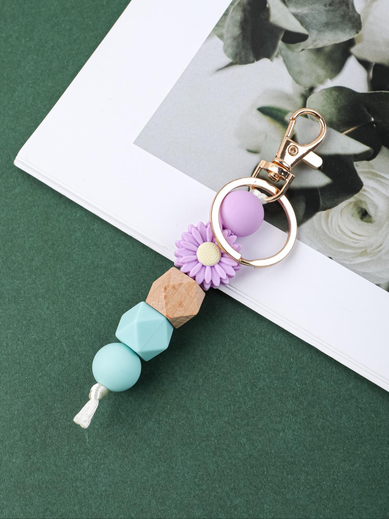 Elegant Daisy Keychain, Soft Silicone Beaded Wristlet, Perfect Mother's Day Gift for Mom, Viral Tiktok Accessory, 1pcs