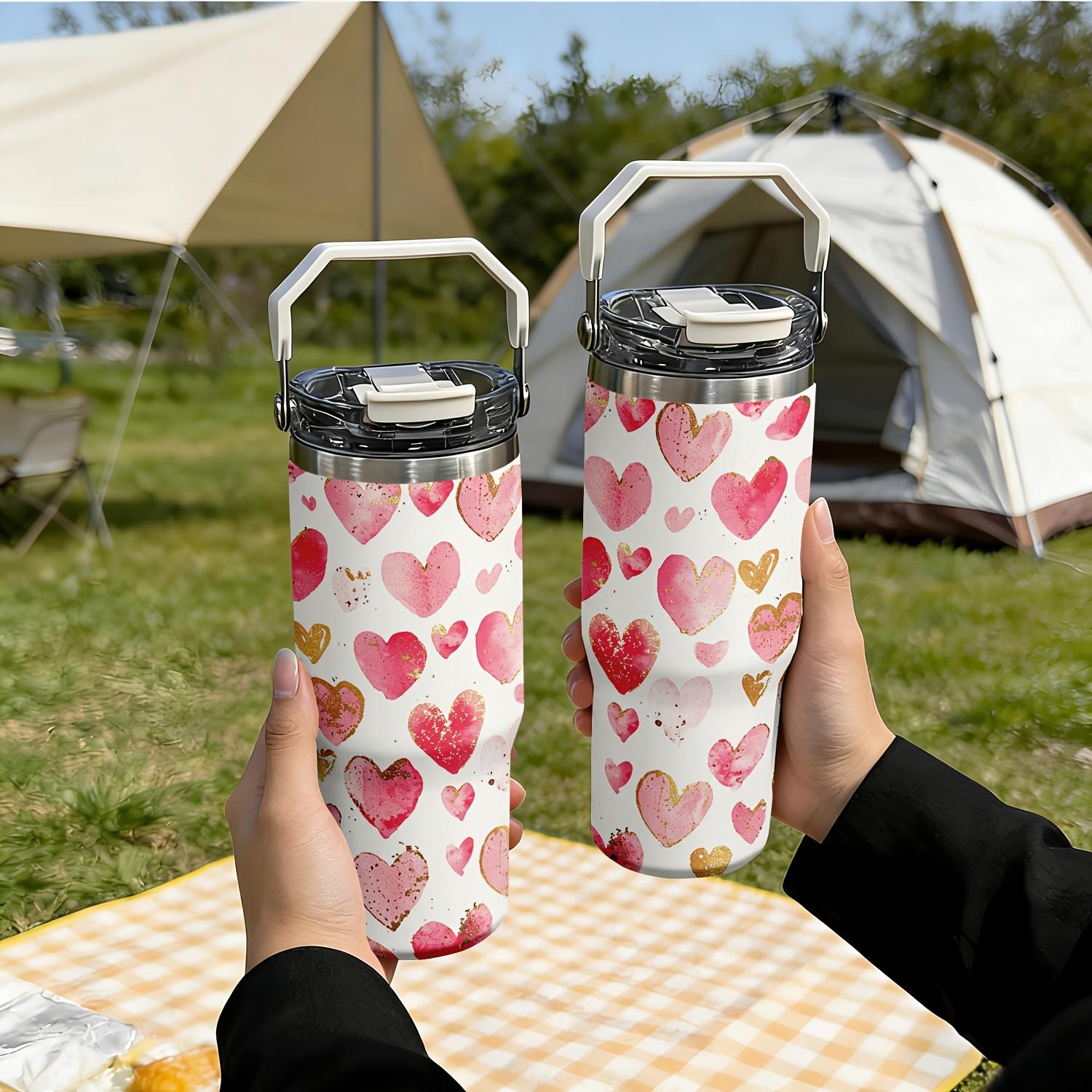 30oz Heart Pattern Stainless Steel Cup, portable handhold design, reusable travel mug. Made of 304 stainless steel, fits hot and cold drinks. Perfect gift for birthday, holiday, graduation, back-to-school, Christmas and Halloween.