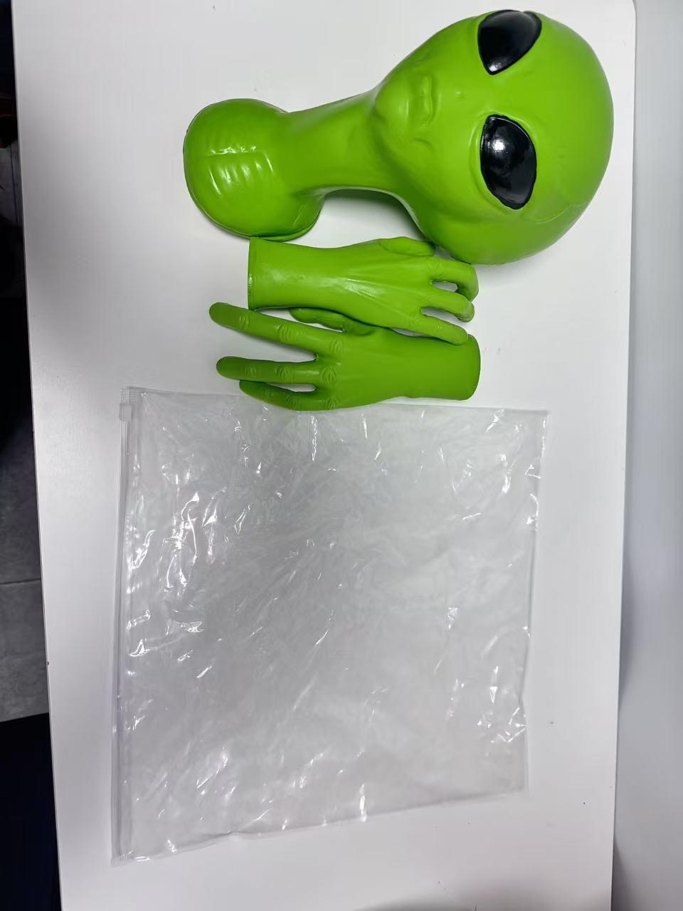 3D Alien Head & Hand Design Wall Mounted Decor Creative Wall Hanging Ornament, Wall Art Decor for Home Living Room Bedroom, Poster, Wall Art Decoration