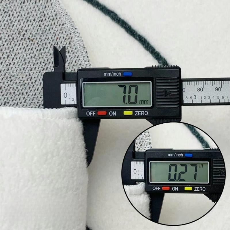 Cartoon Creative Sofa Coffee Table Carpet Good Luck Koi Bedroom Decoration Bedside Rug Large Area Round Living Room Modern Indoor Rug Washable Rug Fluffy and Soft Cloakroom Non-slip Carpet Light Luxury Bathroom Balcony Plush Floor Mat