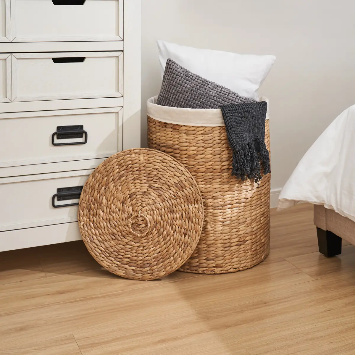 Round Tall Water Hyacinth Woven Wicker Laundry Hamper with Lid, Breathable Natural Handwoven Storage Basket with Removable Liner, for Clothes Towels Toys Books Bathroom Bedroom Nursery Dorm Home Organization,  Natural Brown