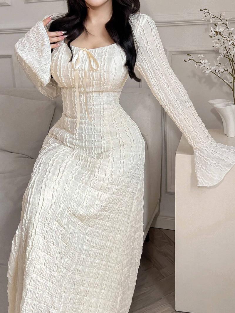 Elegant Women's Knitted Dress, French Style Waist Cinching, Square Neck Bow Tie Flare Sleeves, Slim Fit Party Dress