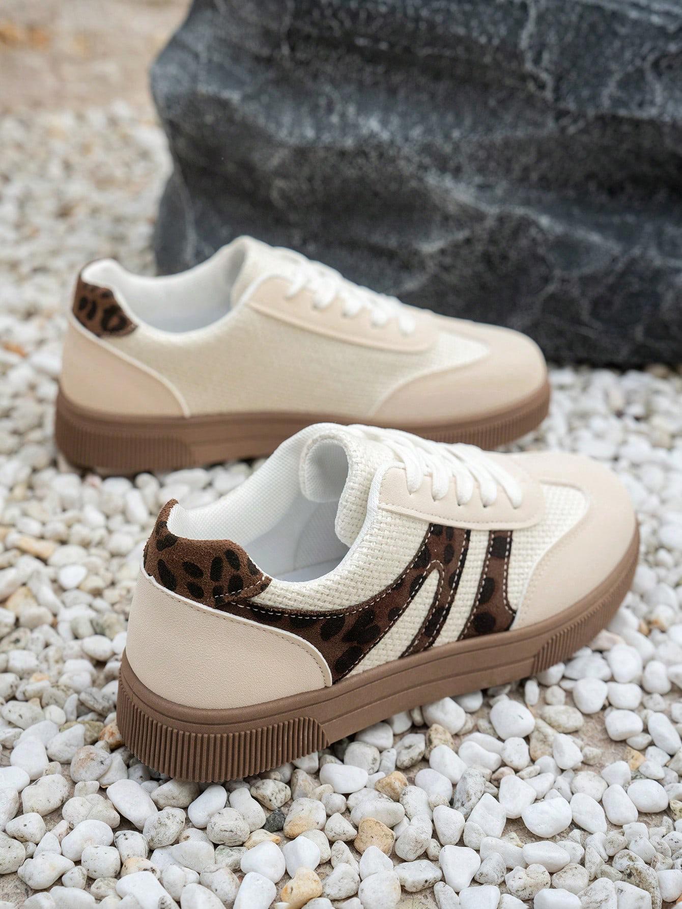 Women's Retro Patchwork Lace-Up Board Shoes, Velvet Texture Upper with Clean Stitching, Perfect for Daily Wear and Various, Casual Trainer Footwear
