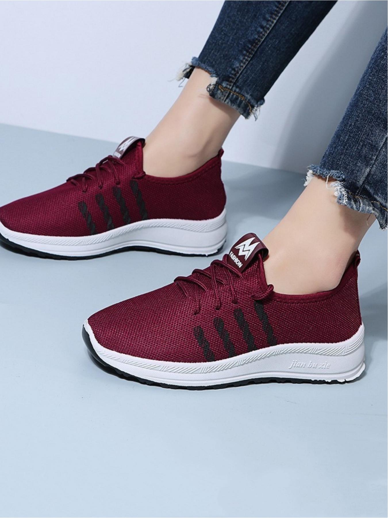 Ladies' casual sports shoes, breathable and comfortable, with a simple lace up low cut design that is lightweight and easy to wear, suitable for daily commuting, leisure running, fitness, hiking and other sports scenes
