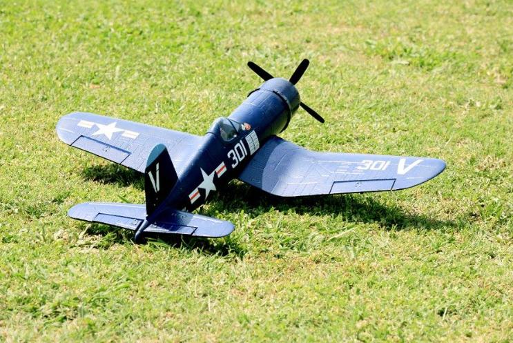 FMS 800mm F4U Corsair V2 PNP/RTF（RTF = plane, remote, battery battery charger，PNP = plane only）