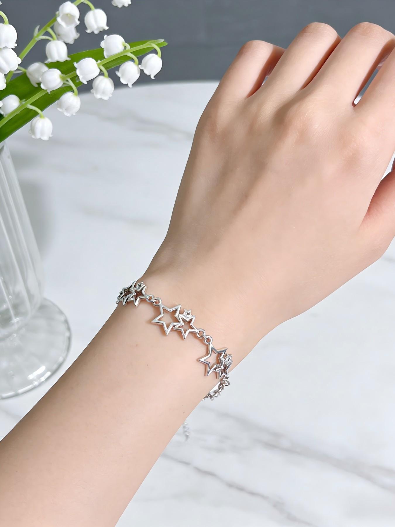 Y2K Sweet Cool Hollow Star Bracelet, Gold & Silver 2 Colors Adjustable Five-Pointed Star Metal Bracelet, European American INS Egirl Versatile Jewelry