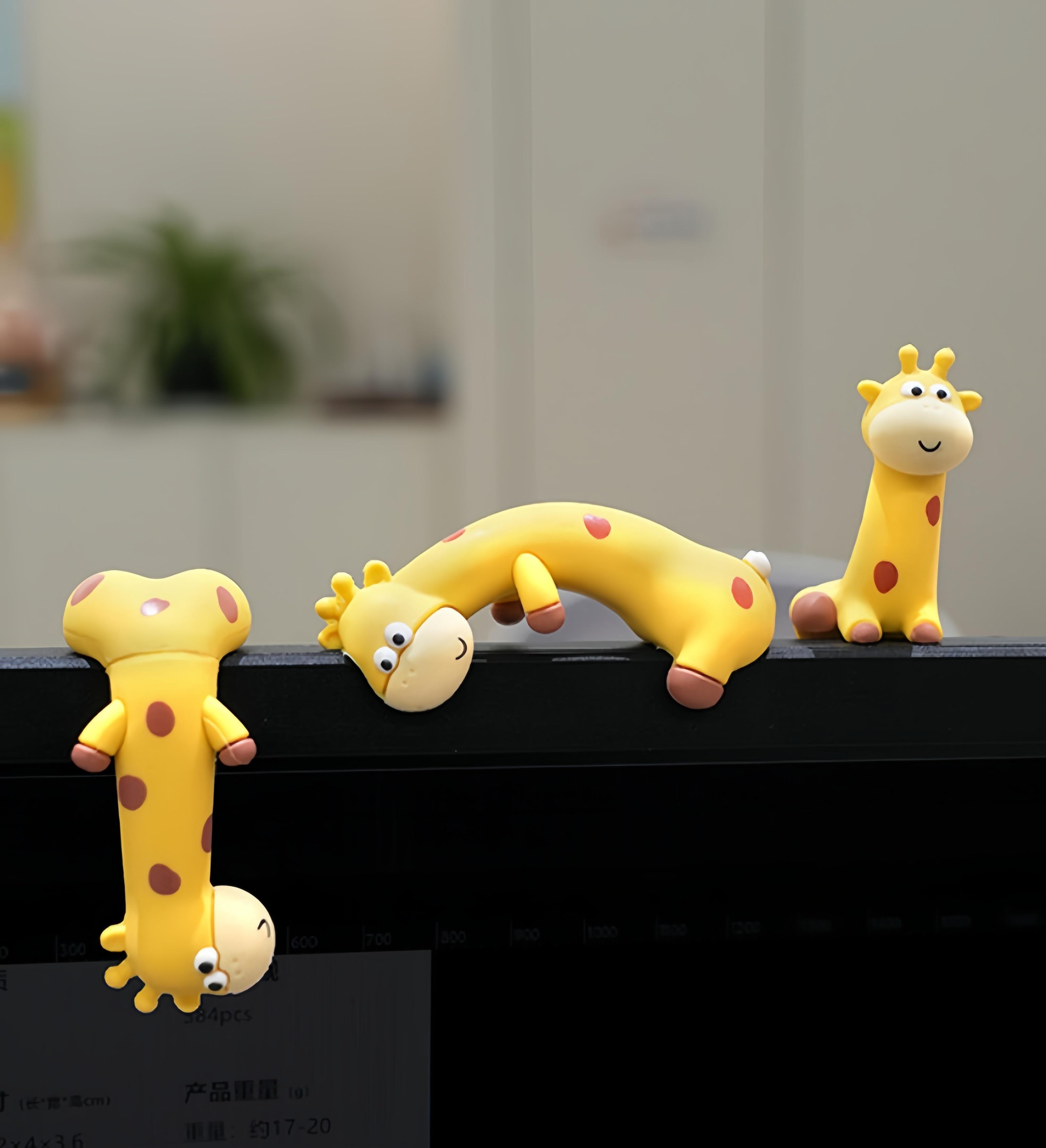 Cute Giraffe Mini Figurine, Display Decor, Car Interior Decorative & Girl Car Interior Accessories, Resin Animal Desktop Decoration for Screen and Desk, Car Accessory