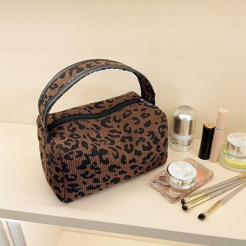Large Capacity Leopard Print Makeup Bag, Gold Animal Pattern Cosmetic Storage, Makeup Storage Organizer, Durable Polyester Material, Ideal for Women, Teens, Travelers