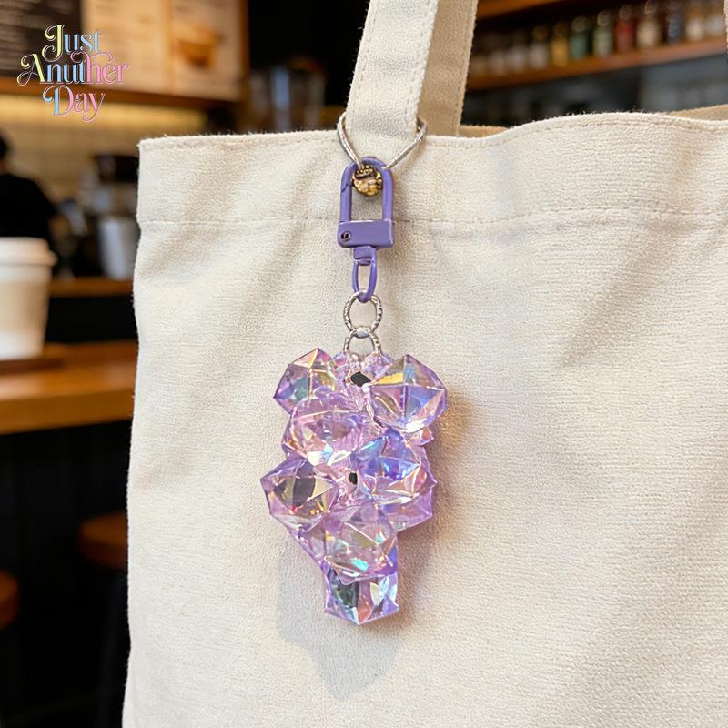 Cute Transparent Grape Cluster Keychain, Shiny Diamond Beaded Bag Charm, Kawaii Iridescent Hanging Ornament for Backpacks, Gifts for Girls